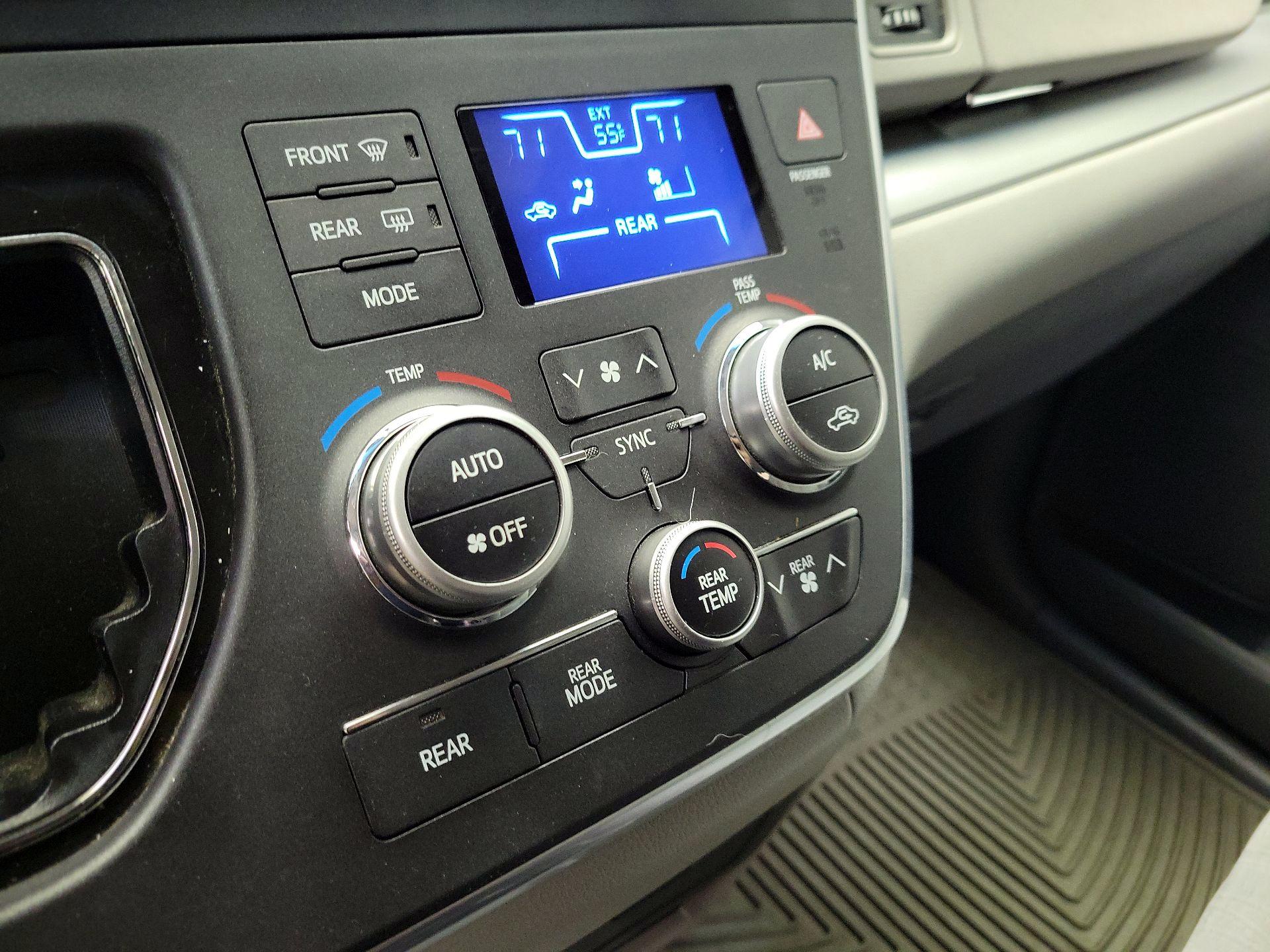 Thumbnail: 2015 Toyota Sienna - 15