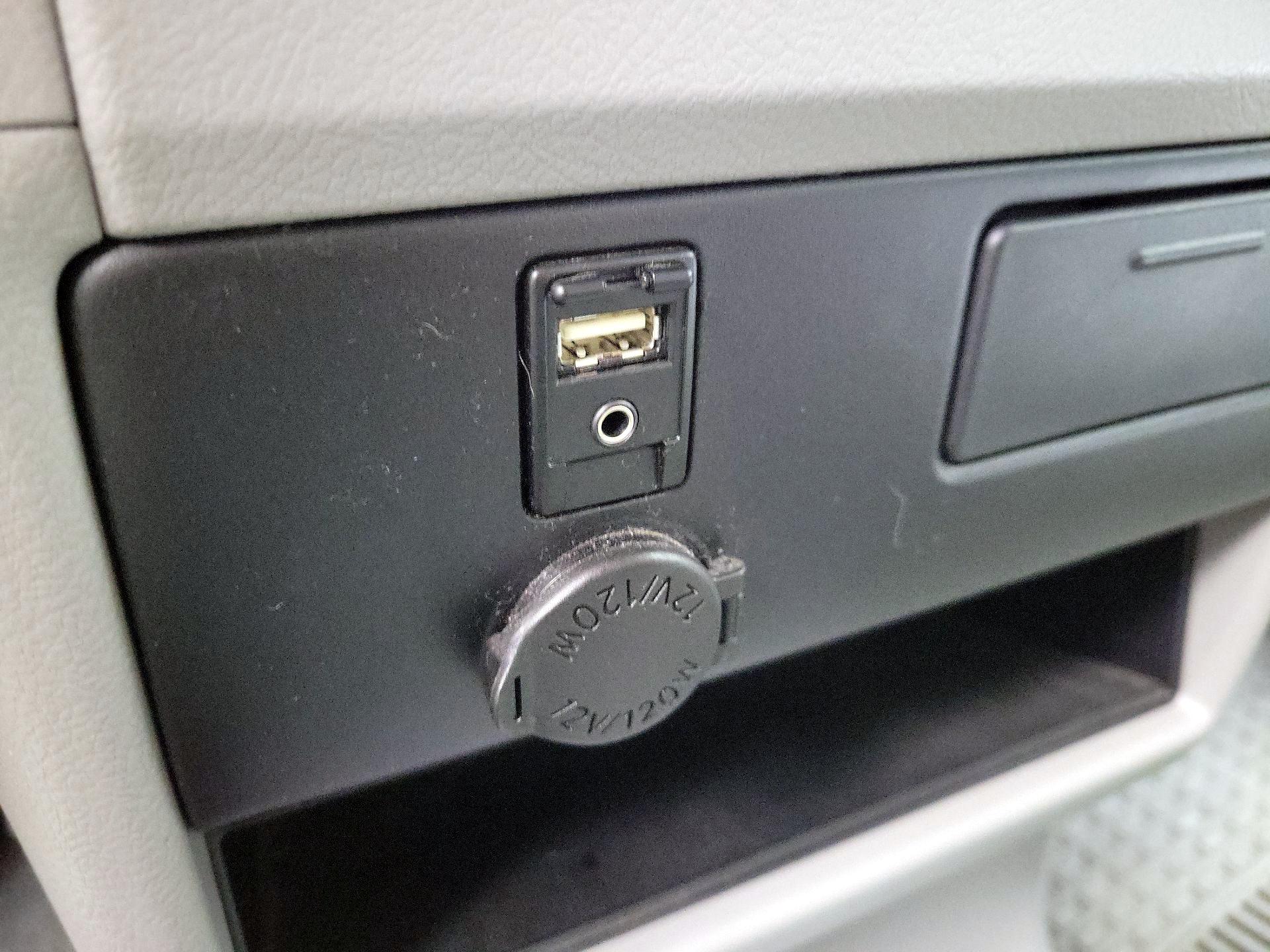 Thumbnail: 2015 Toyota Sienna - 17