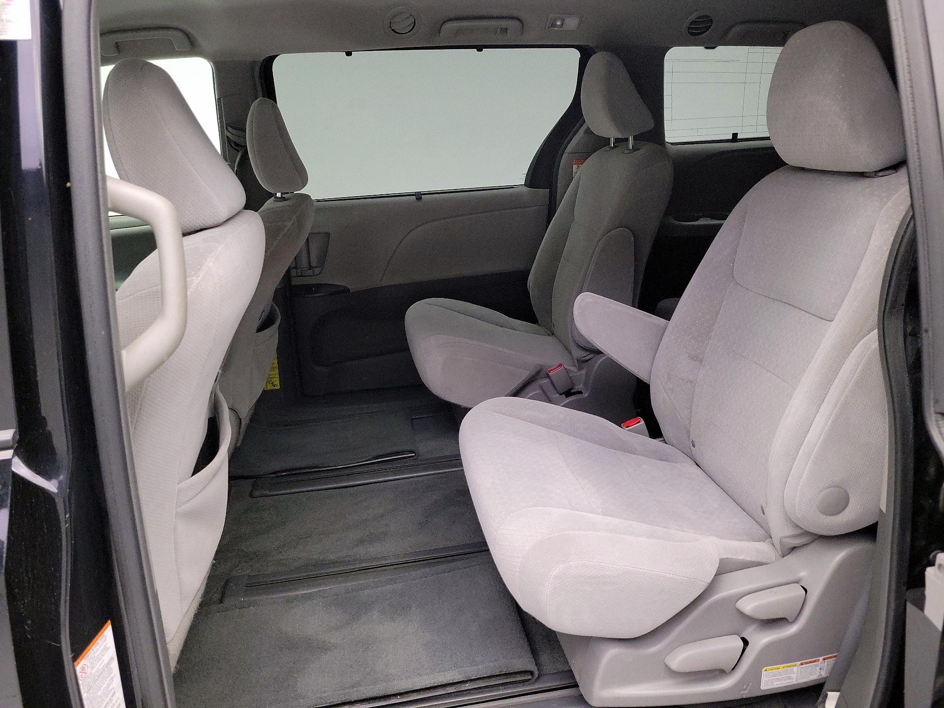 Thumbnail: 2015 Toyota Sienna - 18