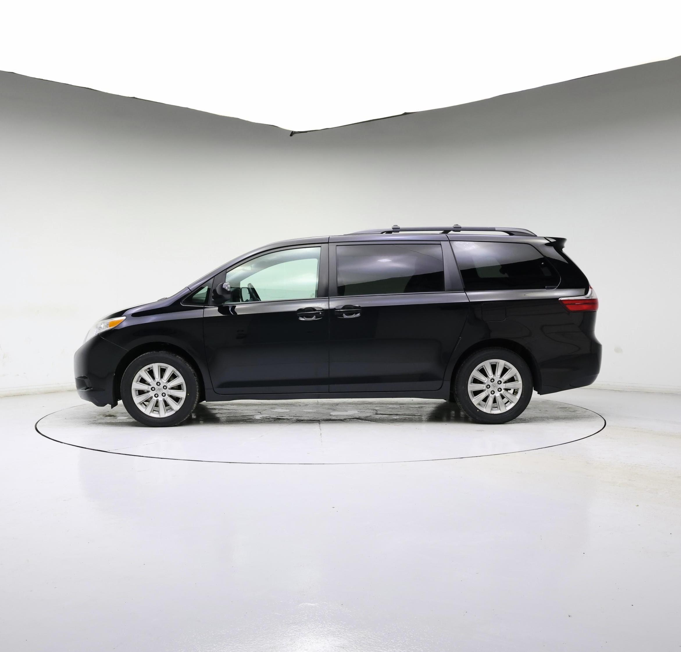Thumbnail: 2015 Toyota Sienna - 3