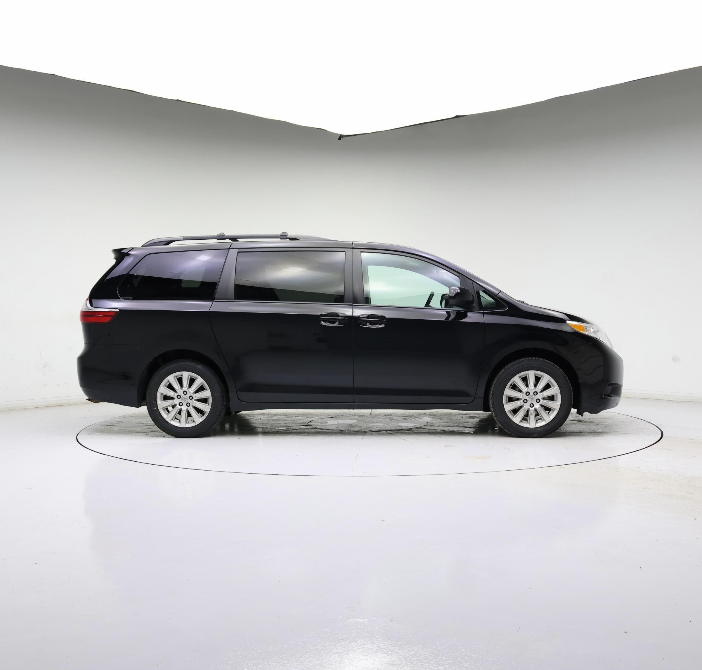 Thumbnail: 2015 Toyota Sienna - 7