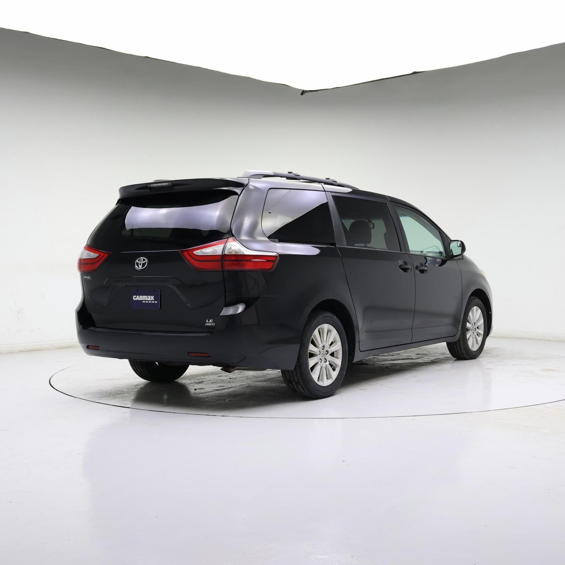 Thumbnail: 2015 Toyota Sienna - 8