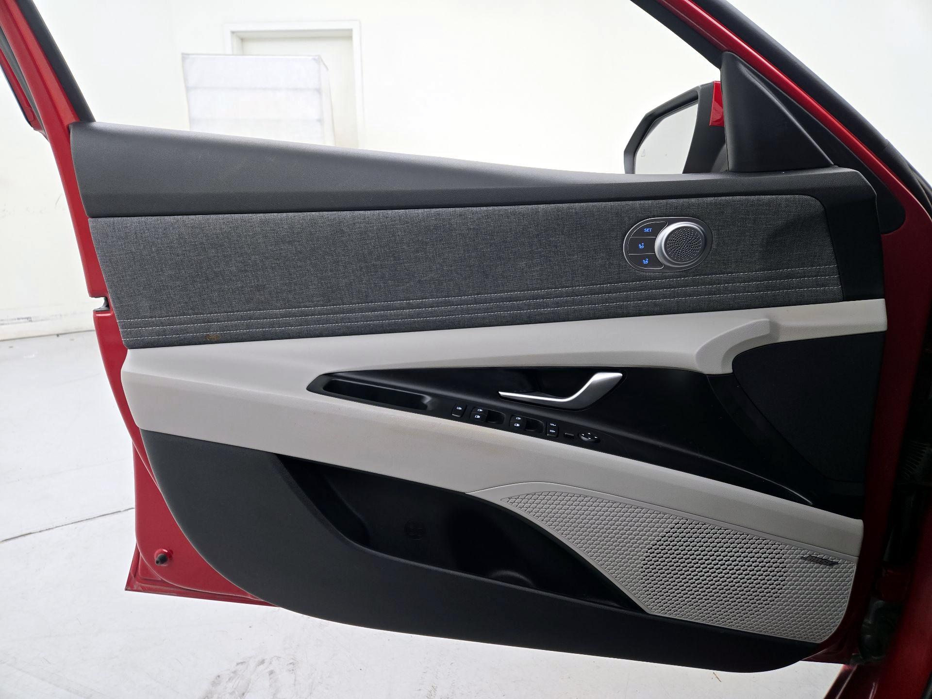 Thumbnail: 2023 Hyundai Elantra - 12