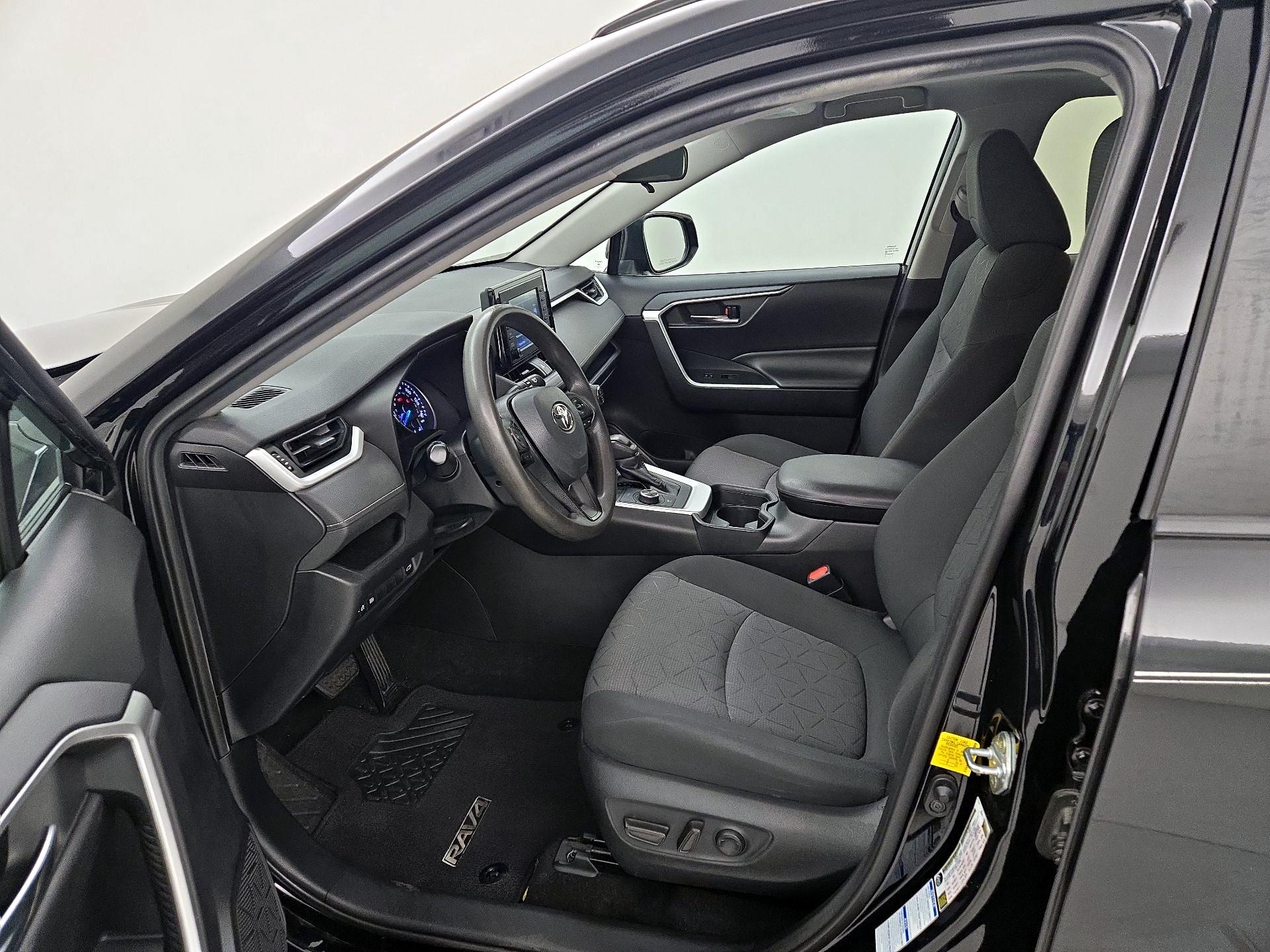 Thumbnail: 2020 Toyota RAV4 - 11