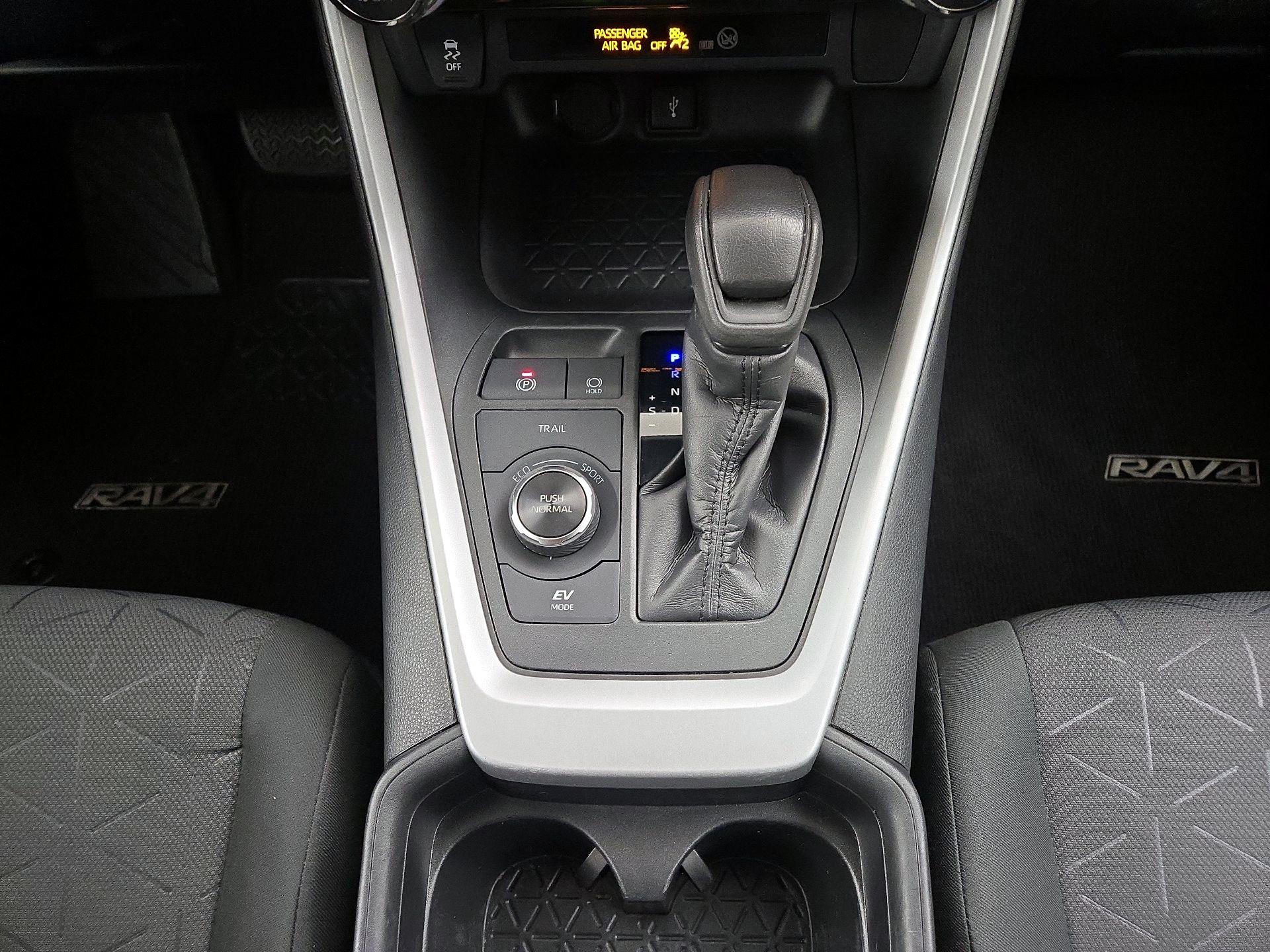 Thumbnail: 2020 Toyota RAV4 - 17