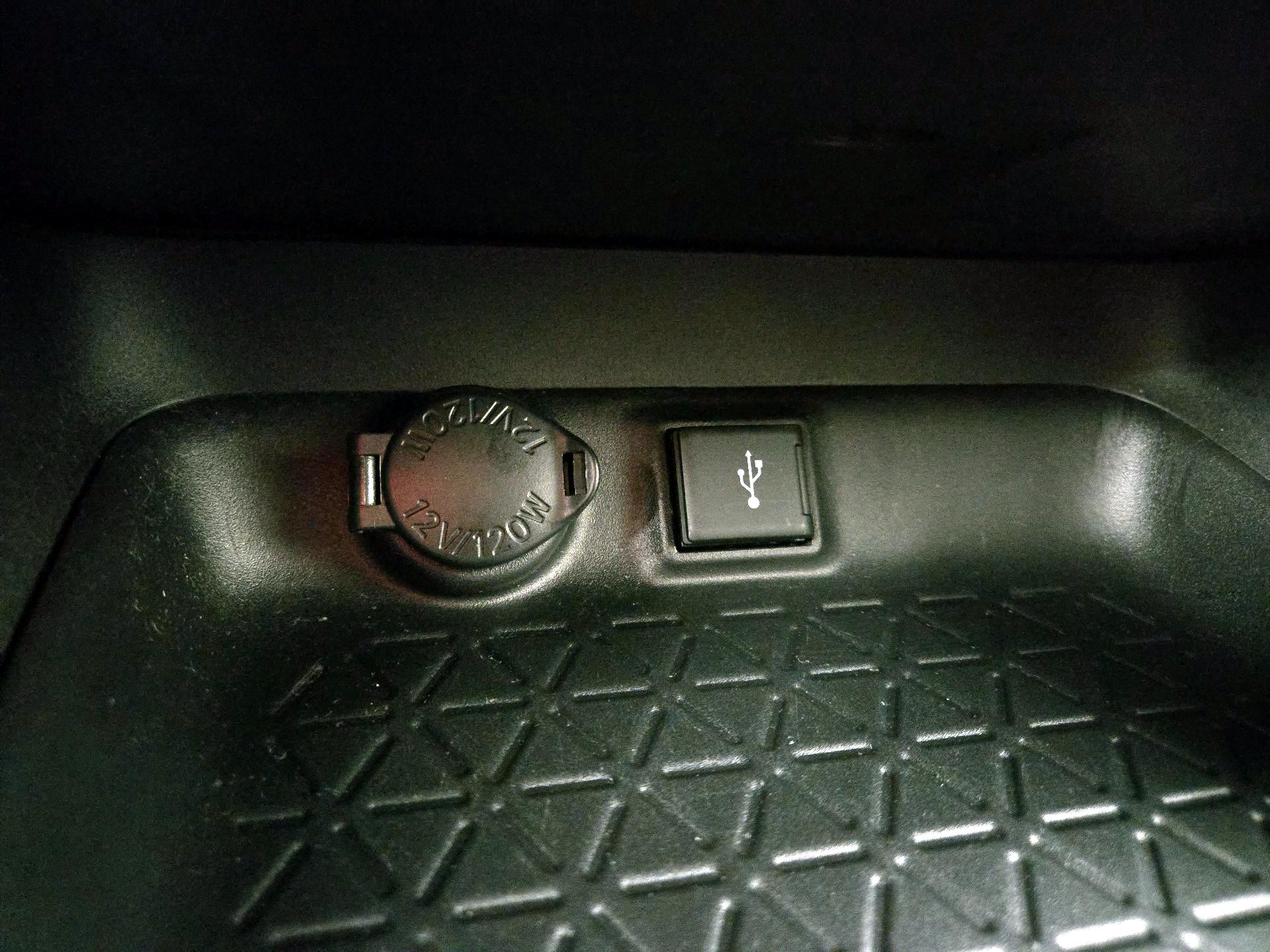 Thumbnail: 2020 Toyota RAV4 - 18