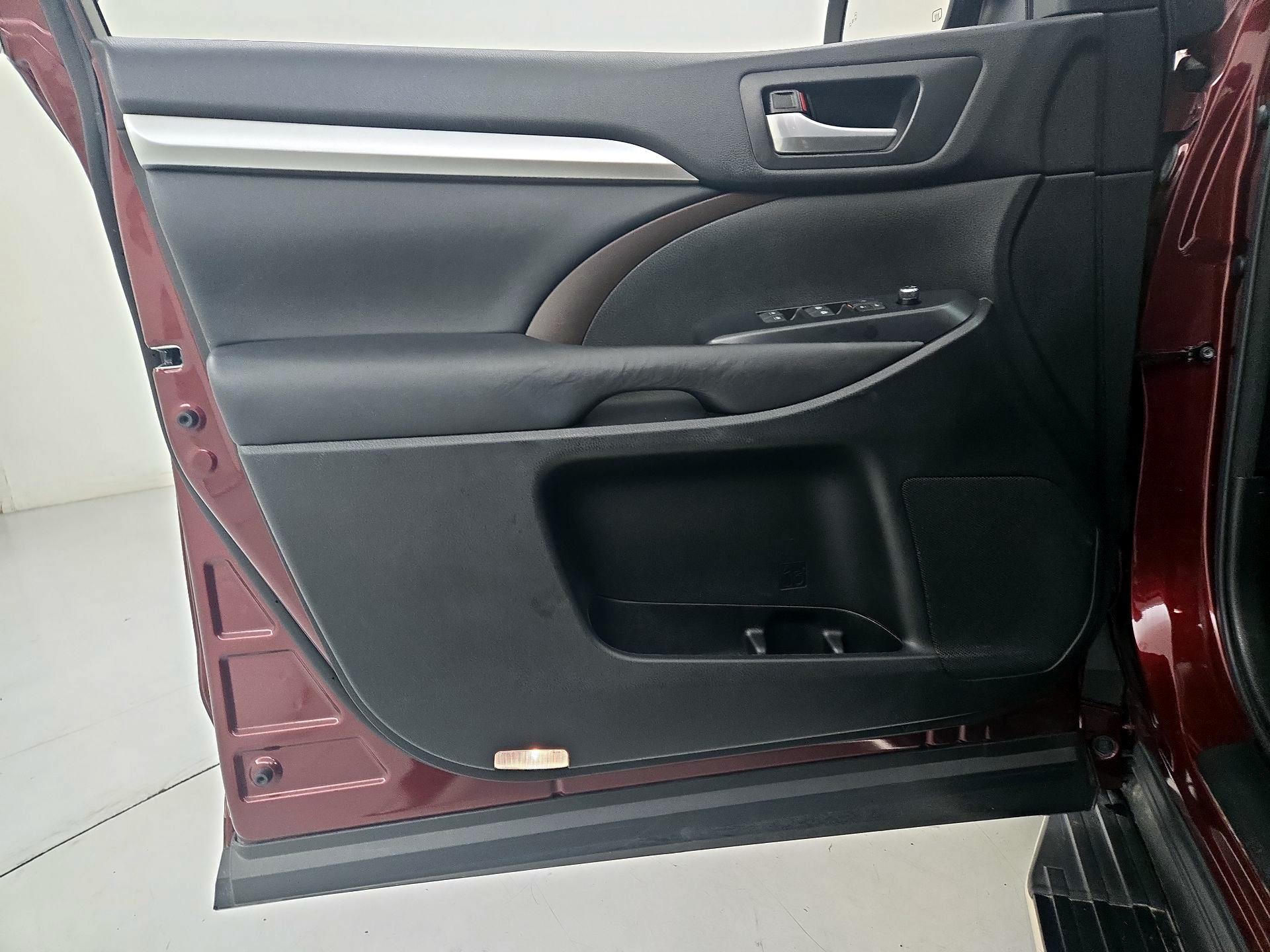 Thumbnail: 2017 Toyota Highlander - 12