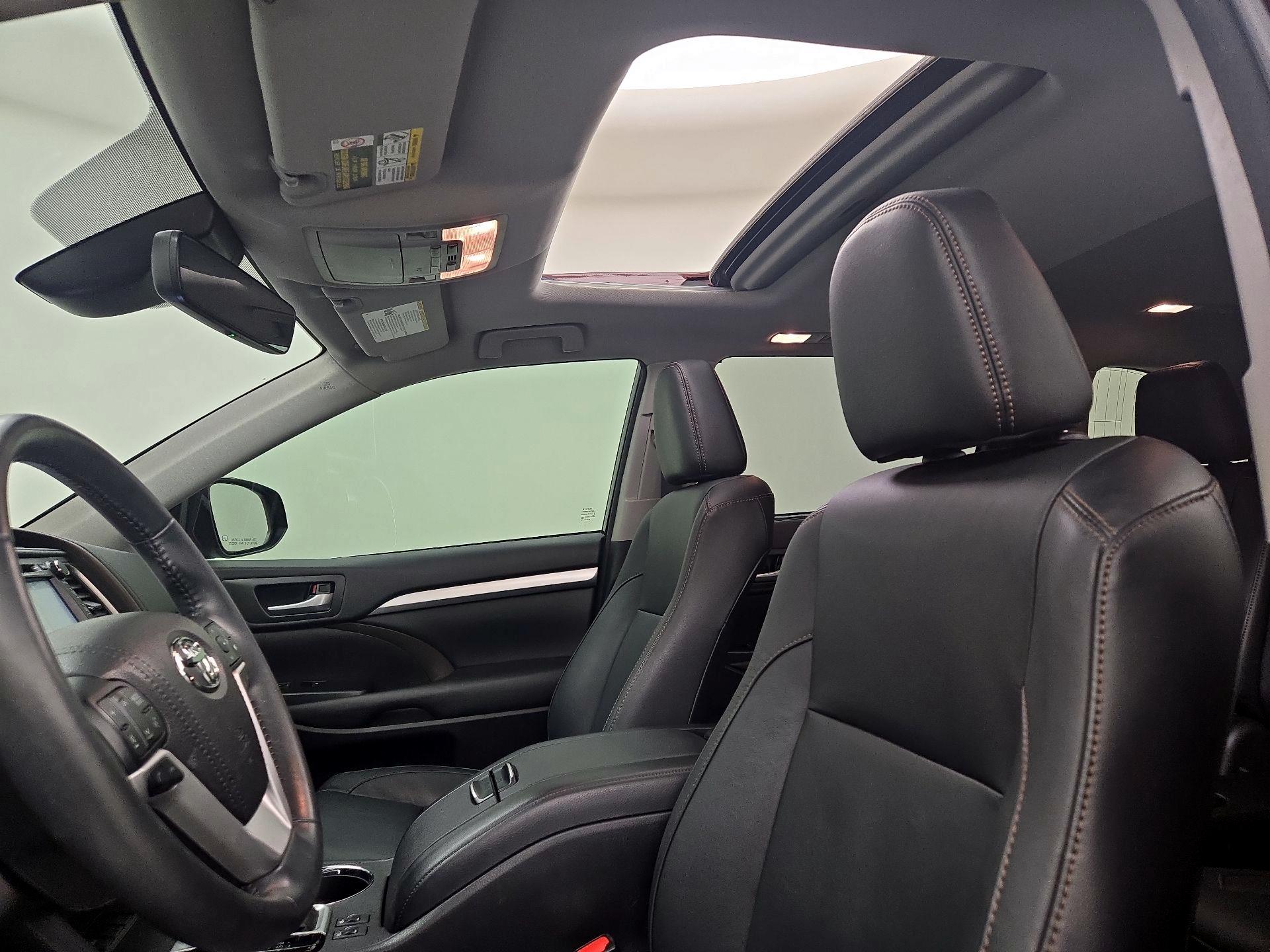 Thumbnail: 2017 Toyota Highlander - 20