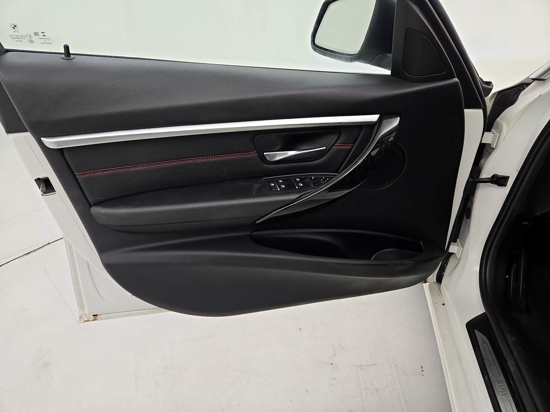 Thumbnail: 2017 BMW 3 Series - 12