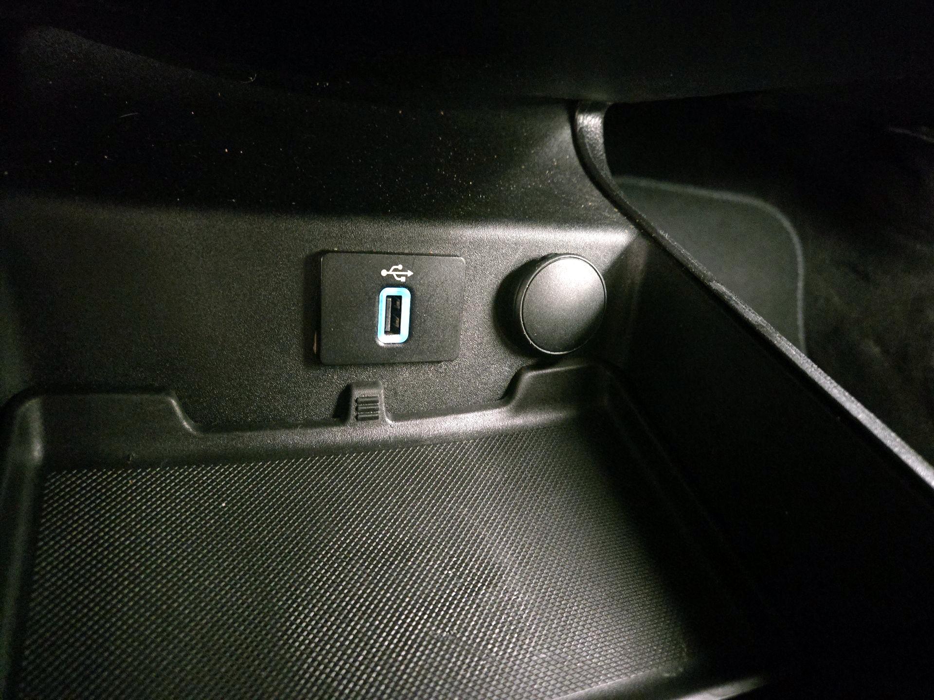 Thumbnail: 2017 Ford Fusion - 18