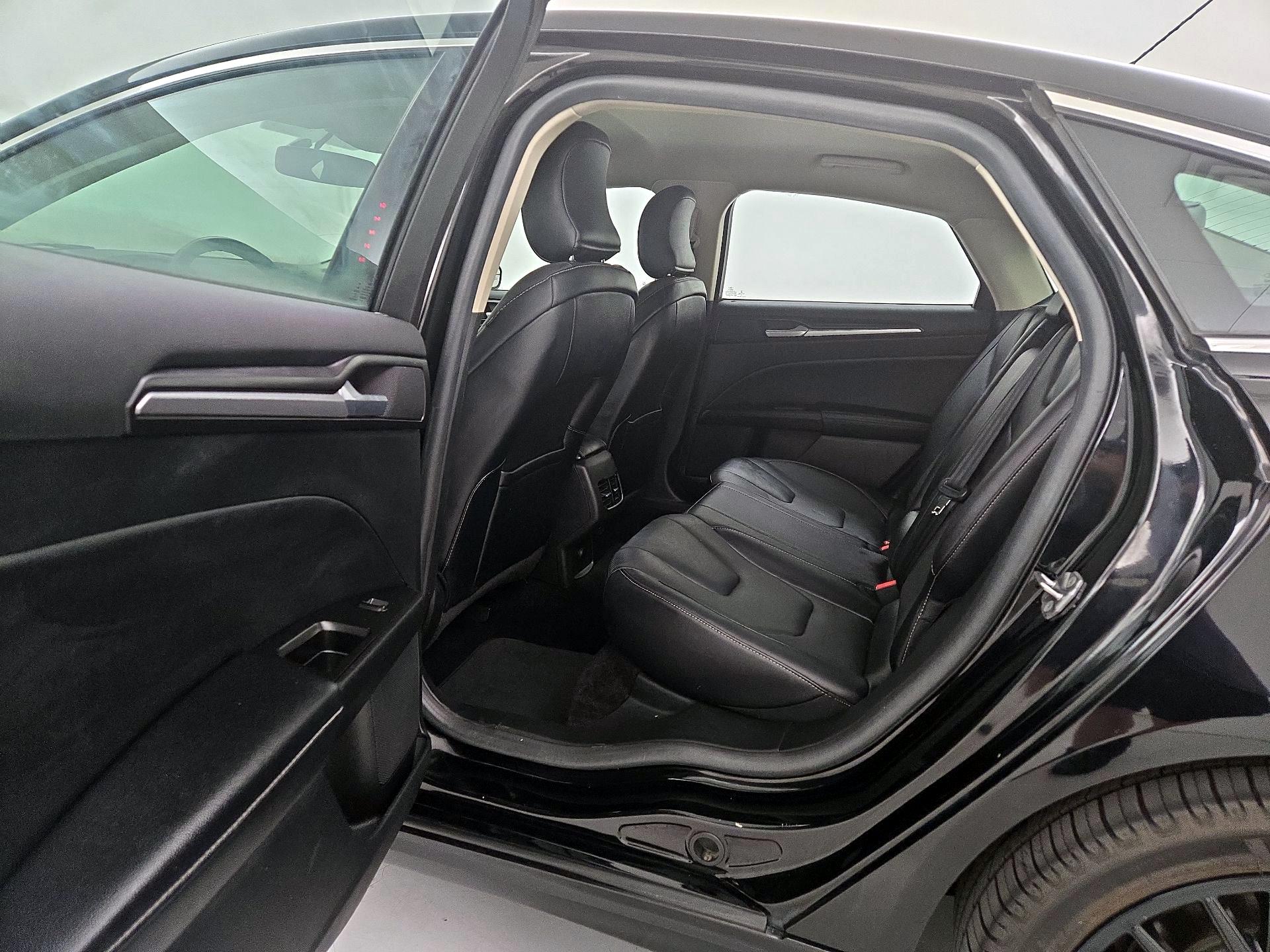 Thumbnail: 2017 Ford Fusion - 19