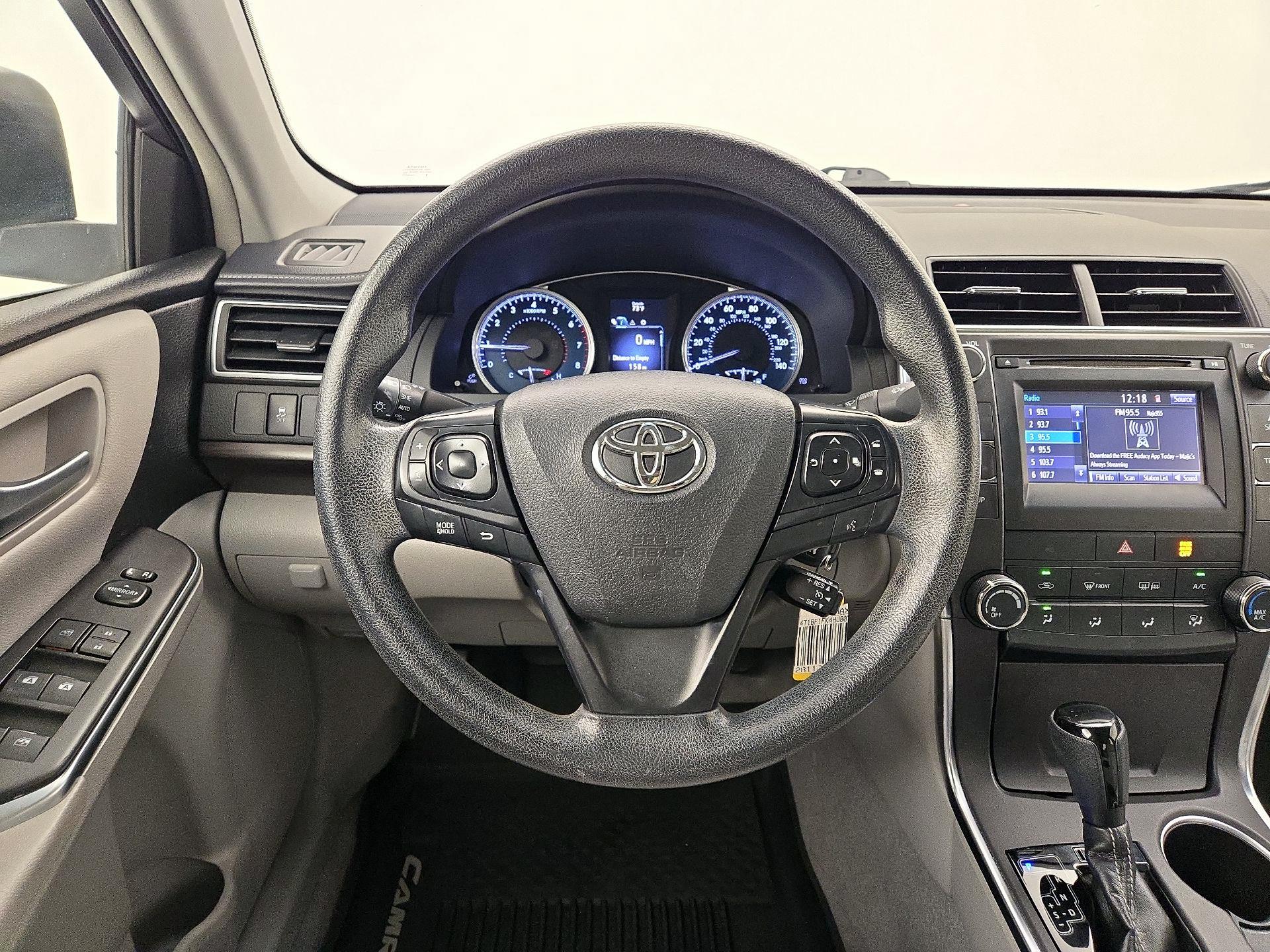 Thumbnail: 2017 Toyota Camry - 10