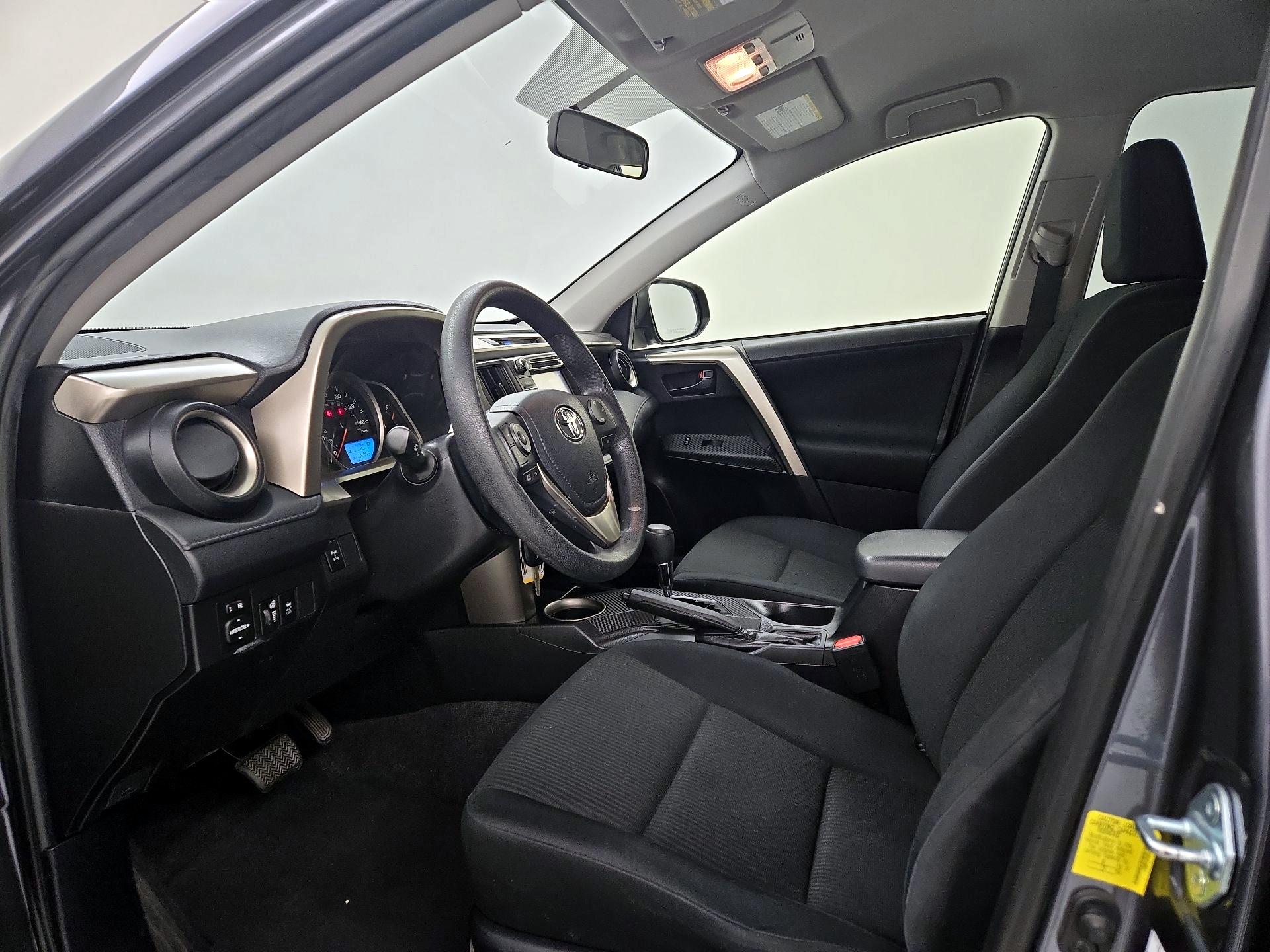 Thumbnail: 2015 Toyota RAV4 - 11