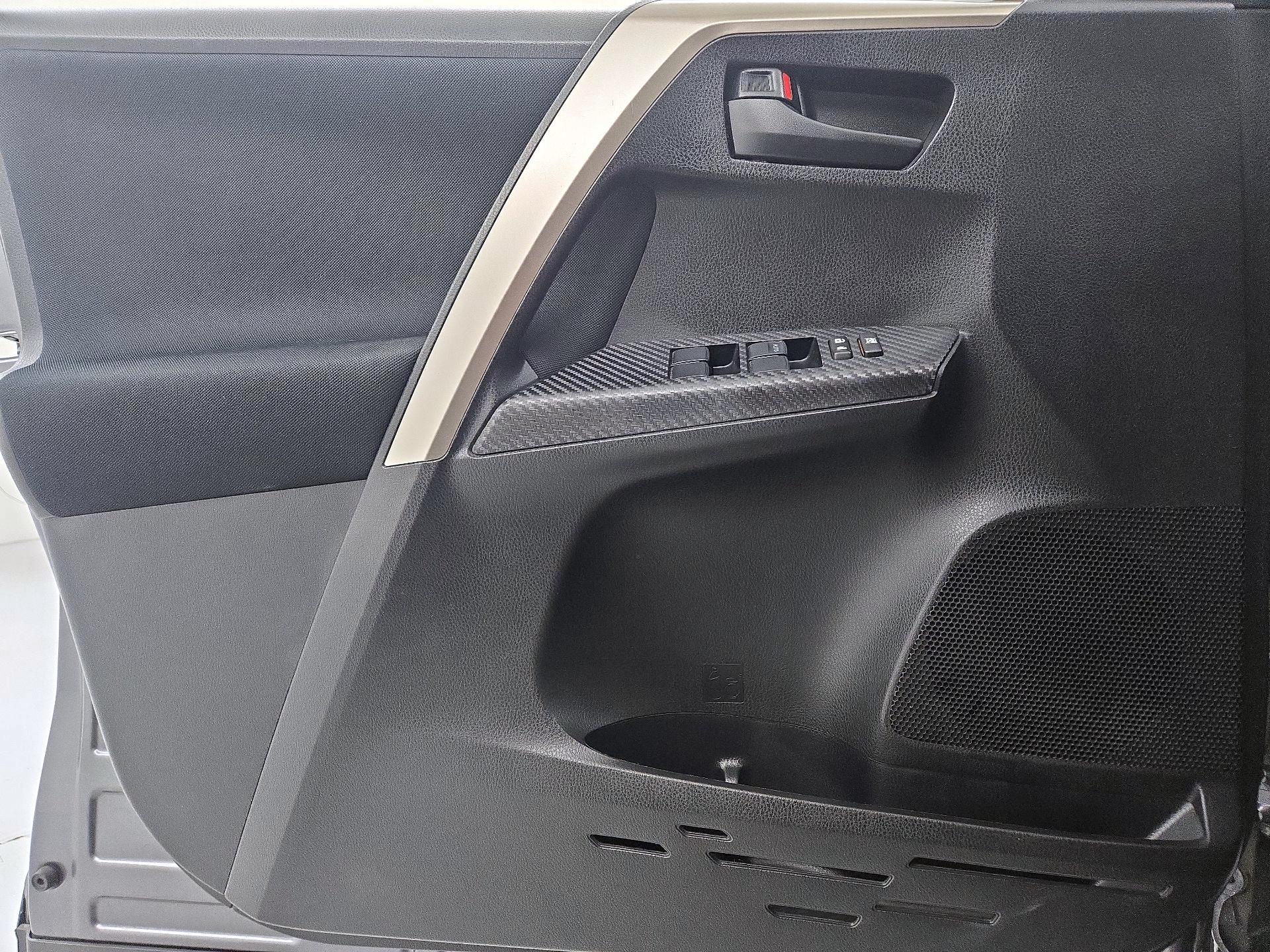 Thumbnail: 2015 Toyota RAV4 - 12