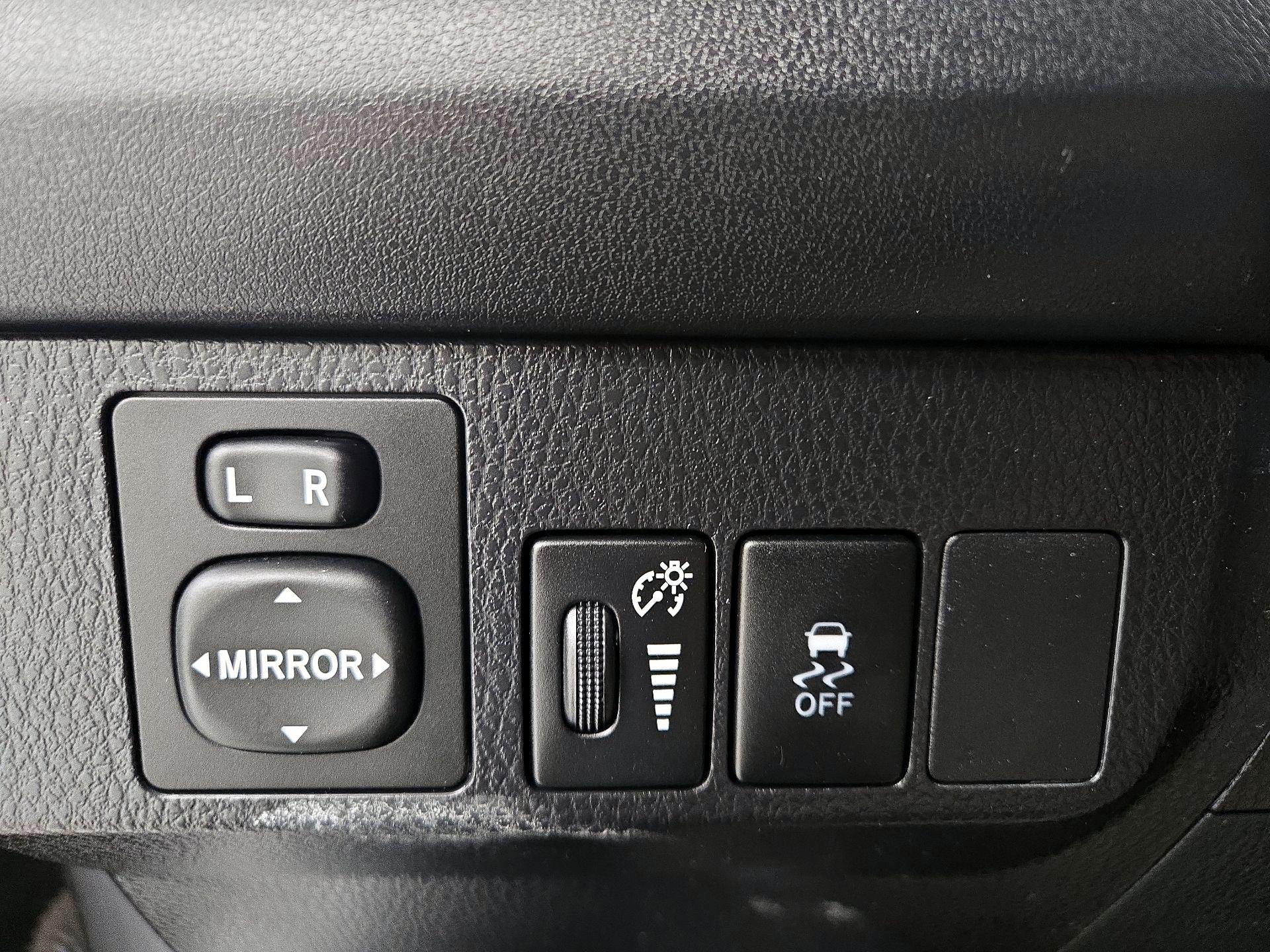 Thumbnail: 2015 Toyota RAV4 - 13