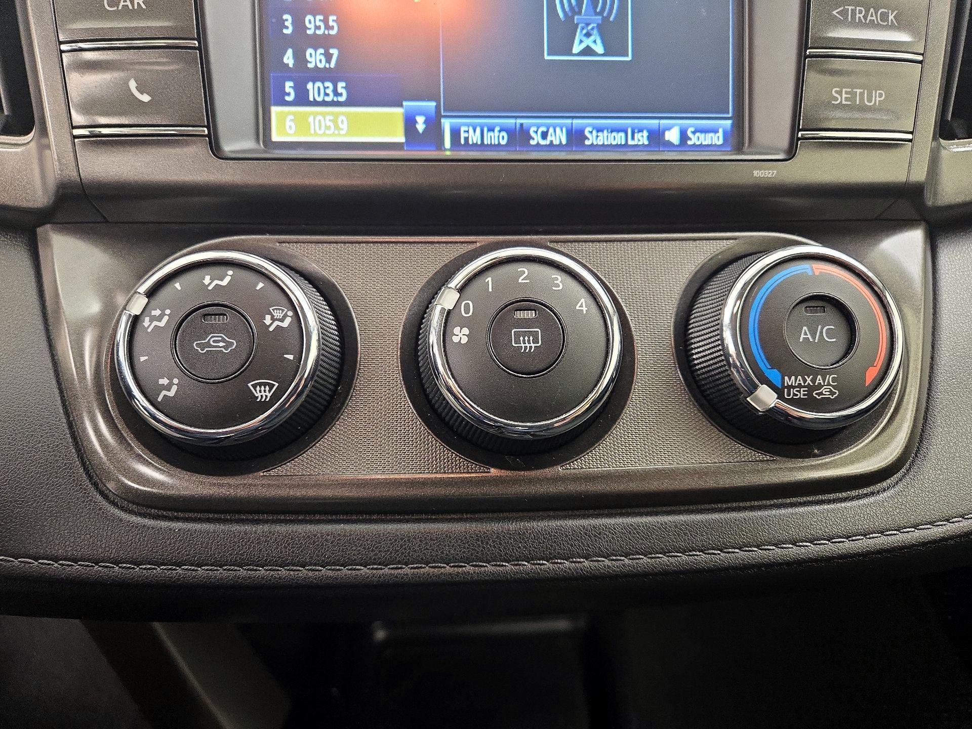 Thumbnail: 2015 Toyota RAV4 - 16