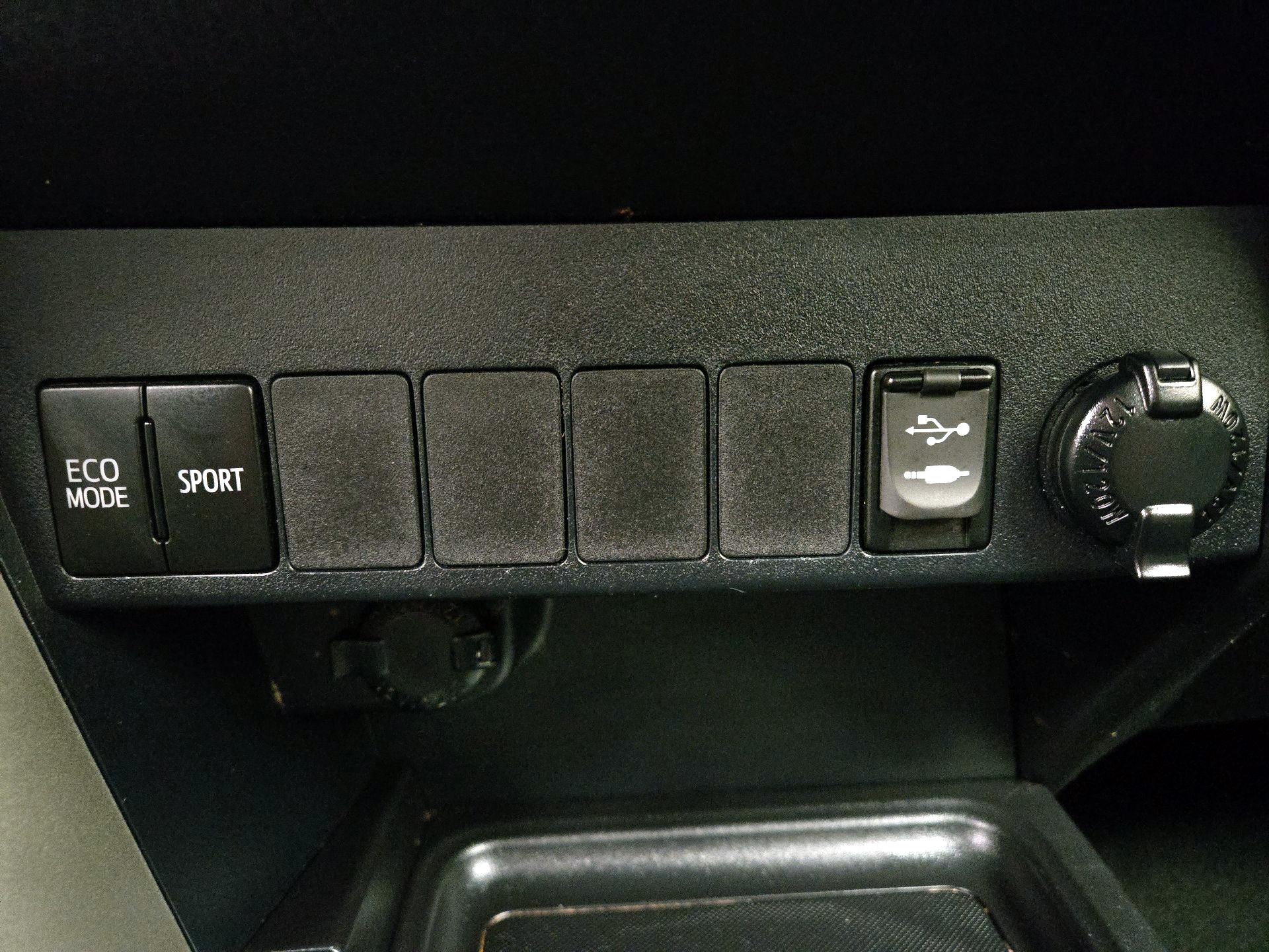 Thumbnail: 2015 Toyota RAV4 - 18