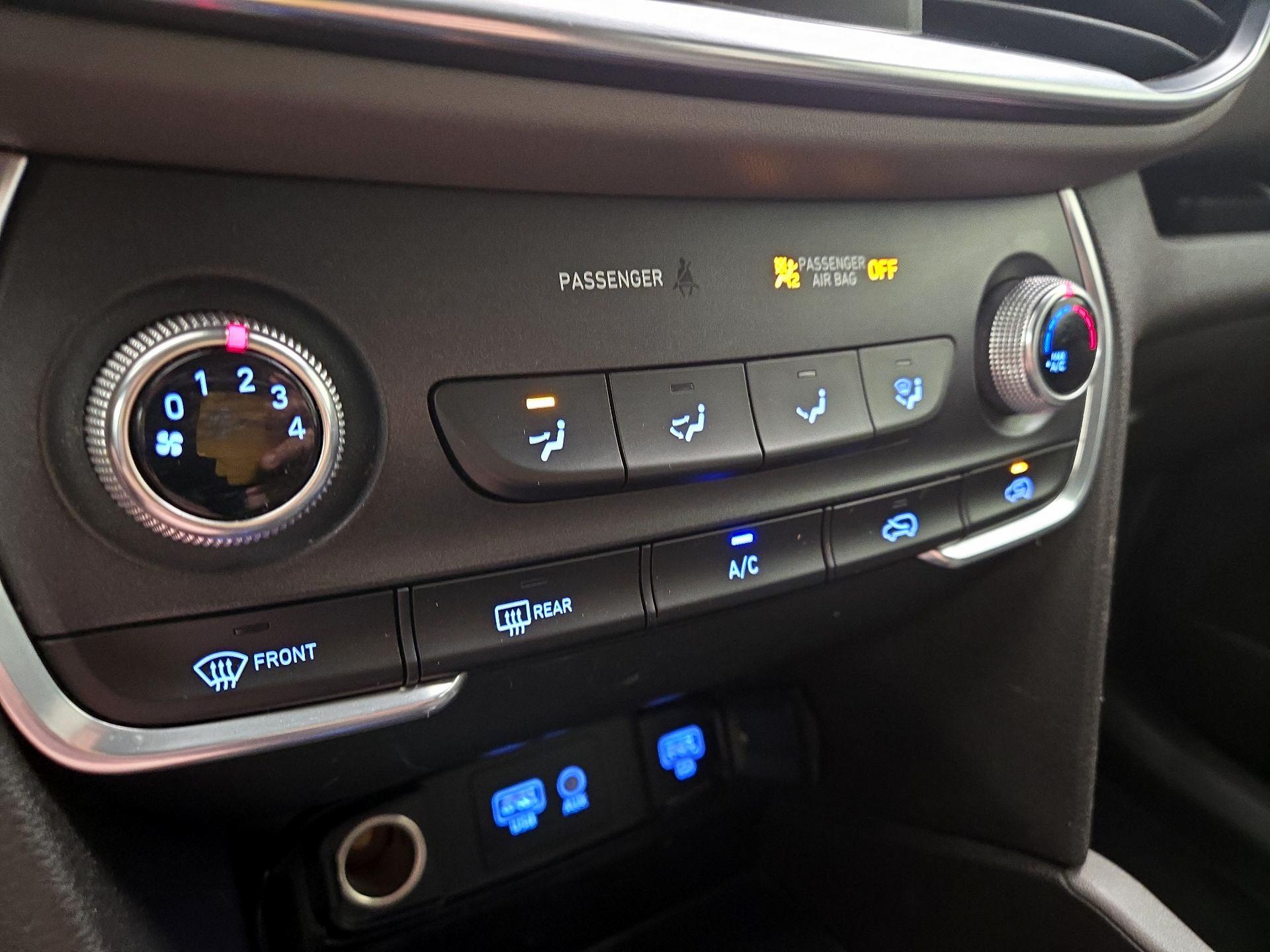 Thumbnail: 2020 Hyundai Santa Fe - 16