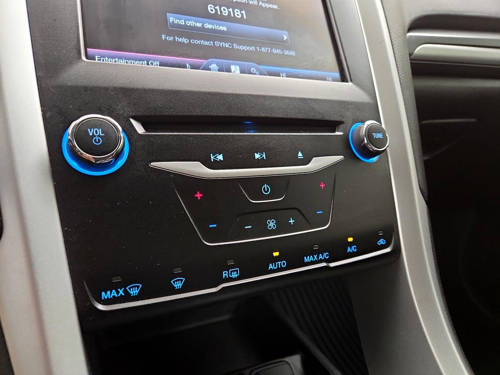 Thumbnail: 2014 Ford Fusion - 16