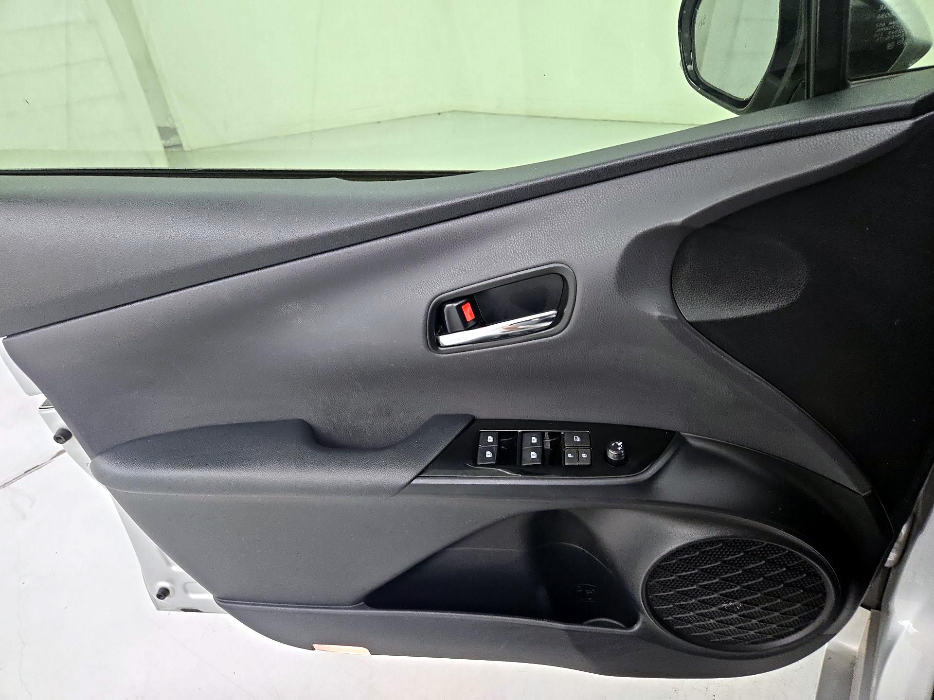 Thumbnail: 2018 Toyota Prius - 12