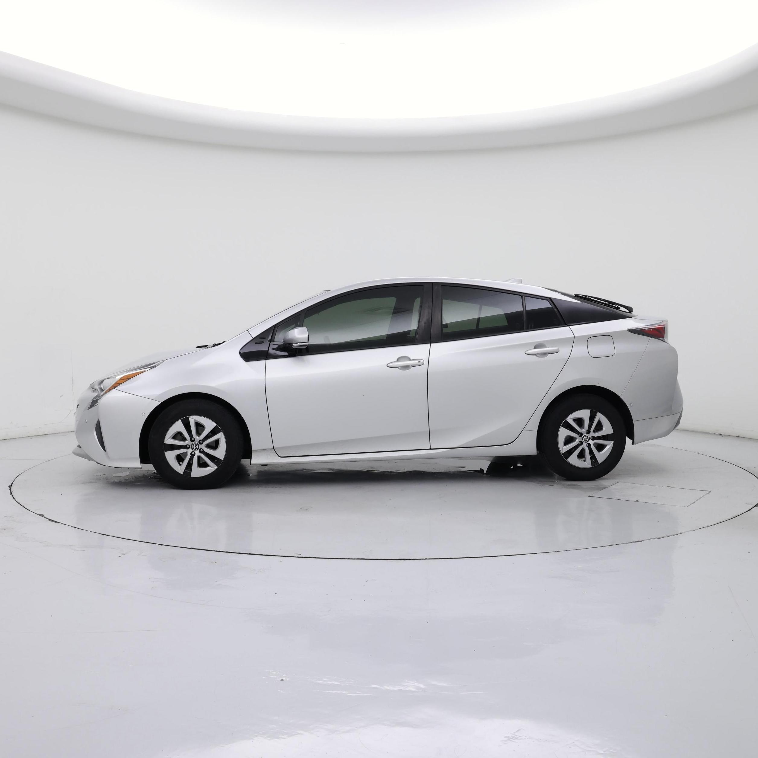 Thumbnail: 2018 Toyota Prius - 3