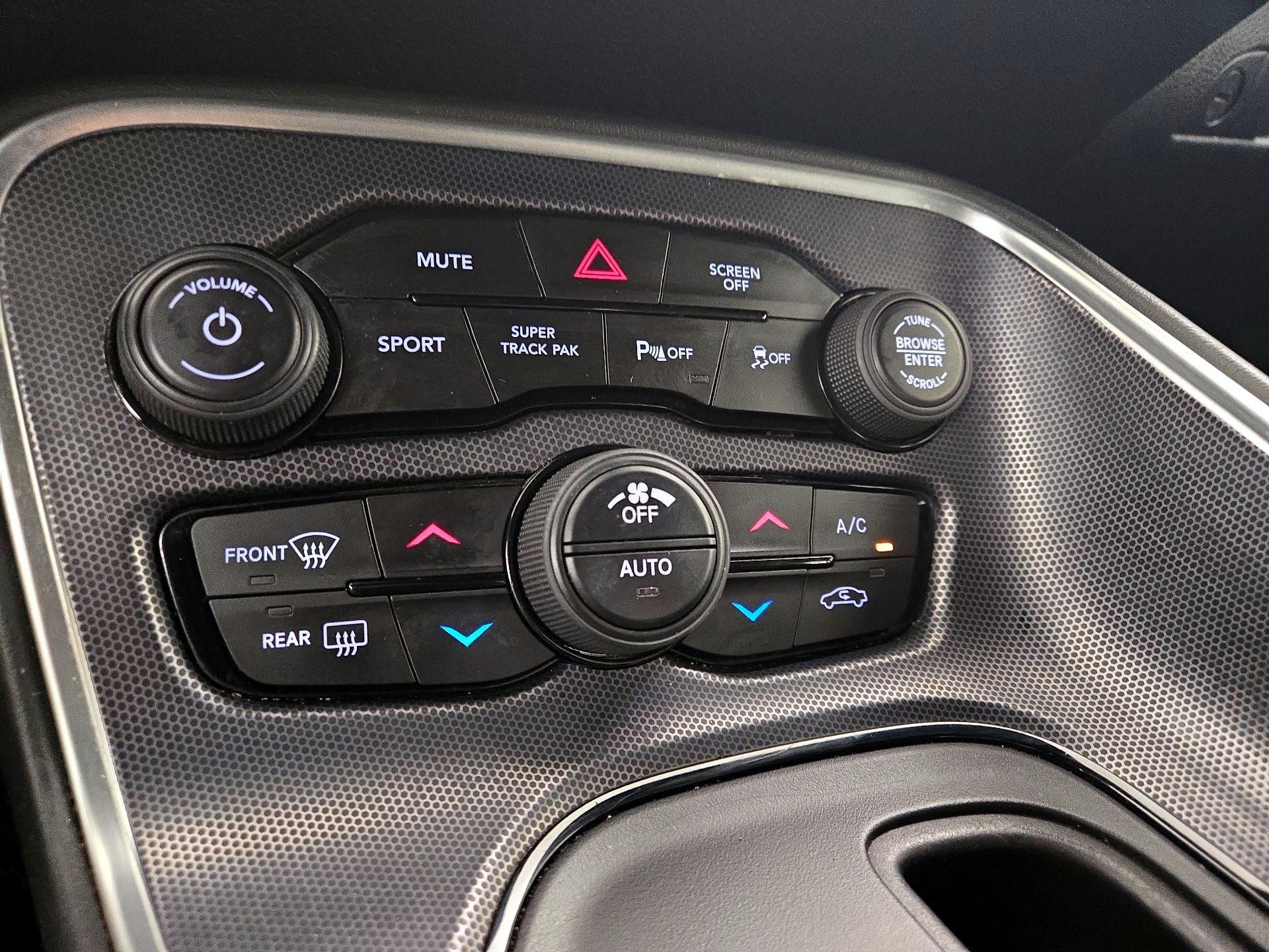 Thumbnail: 2018 Dodge Challenger - 17