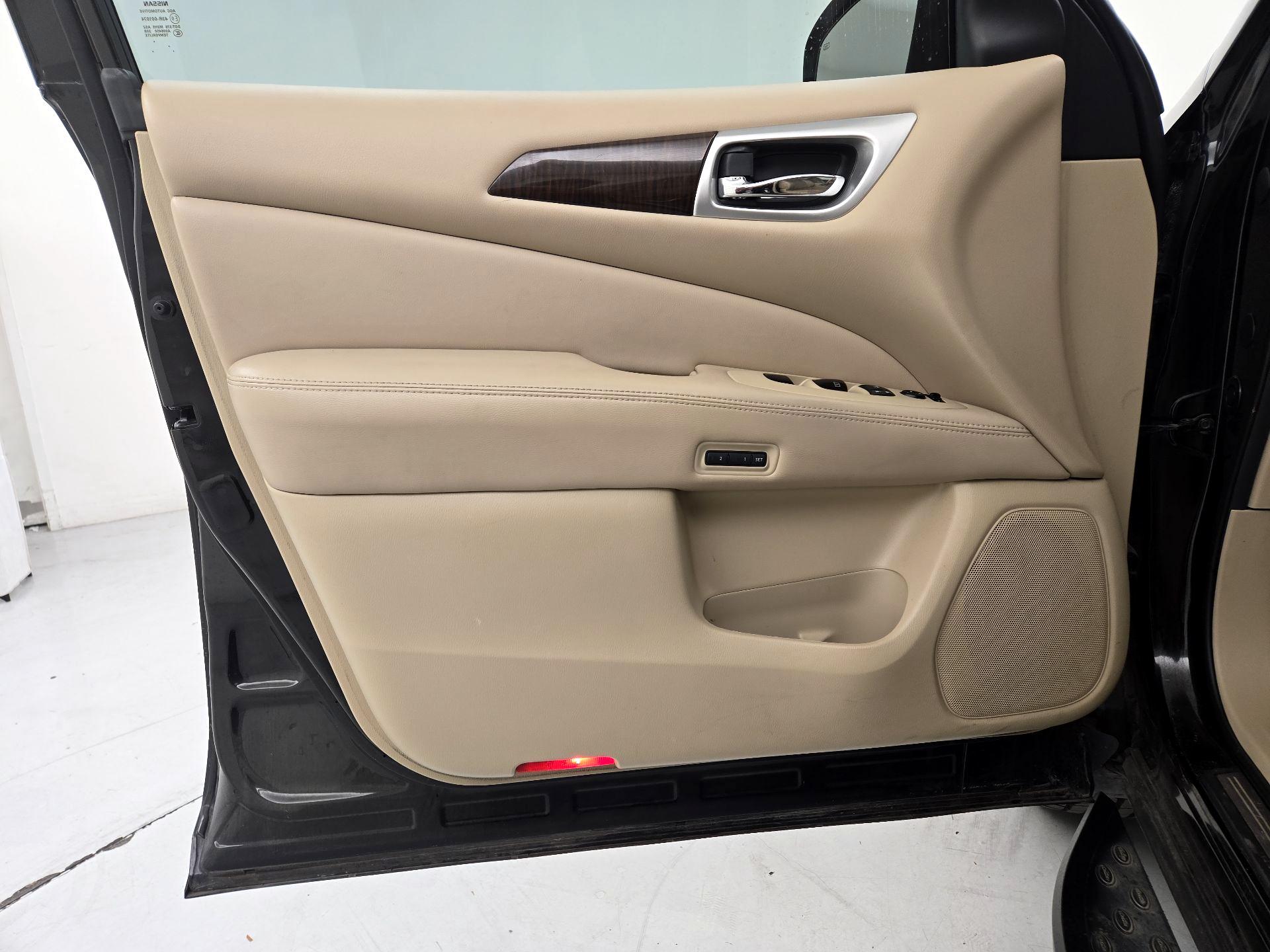 Thumbnail: 2014 Nissan Pathfinder - 12