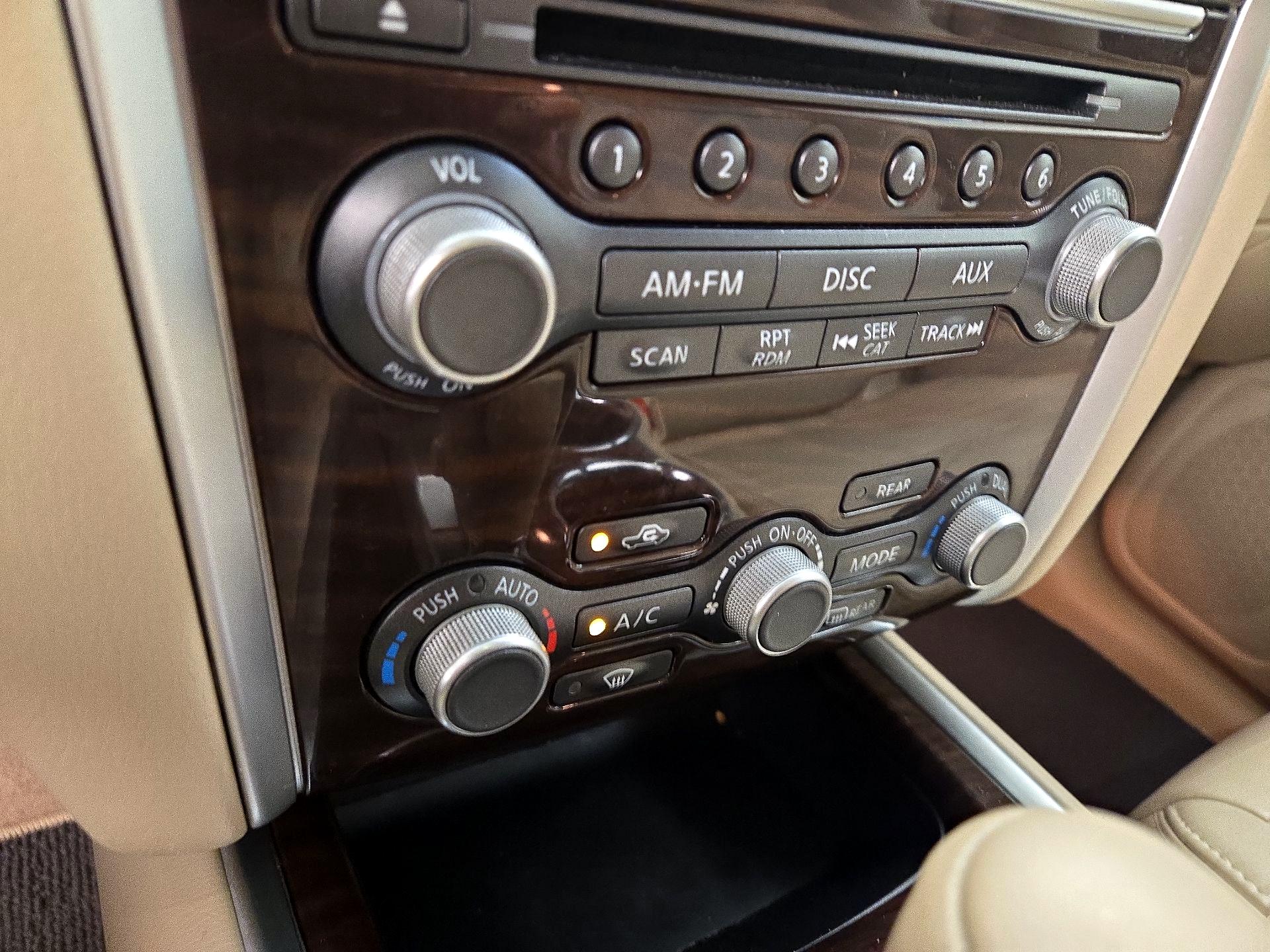 Thumbnail: 2014 Nissan Pathfinder - 16