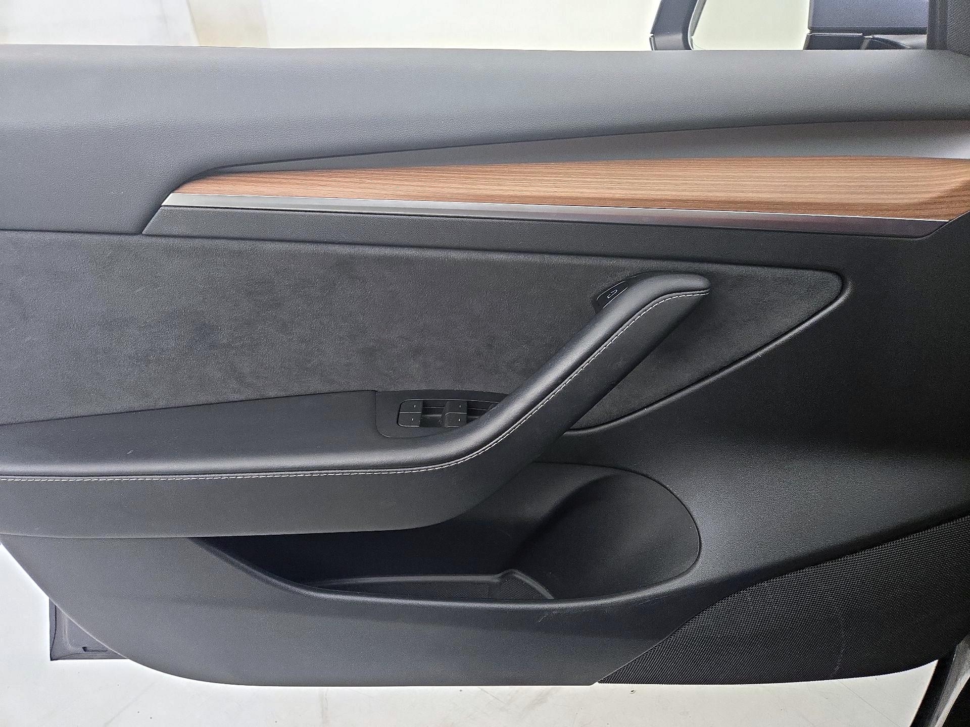 Thumbnail: 2023 Tesla Model 3 - 12