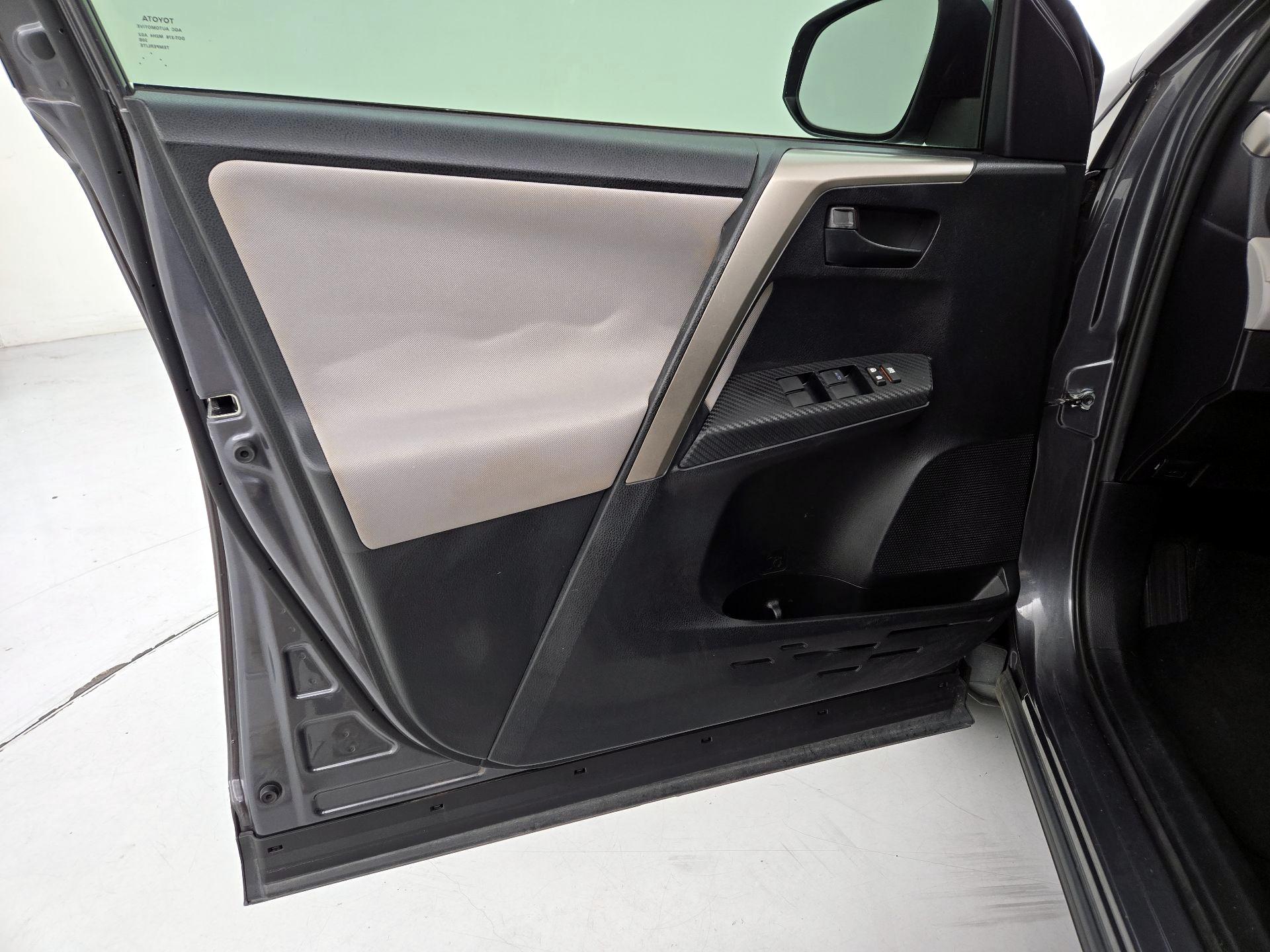 Thumbnail: 2015 Toyota RAV4 - 12