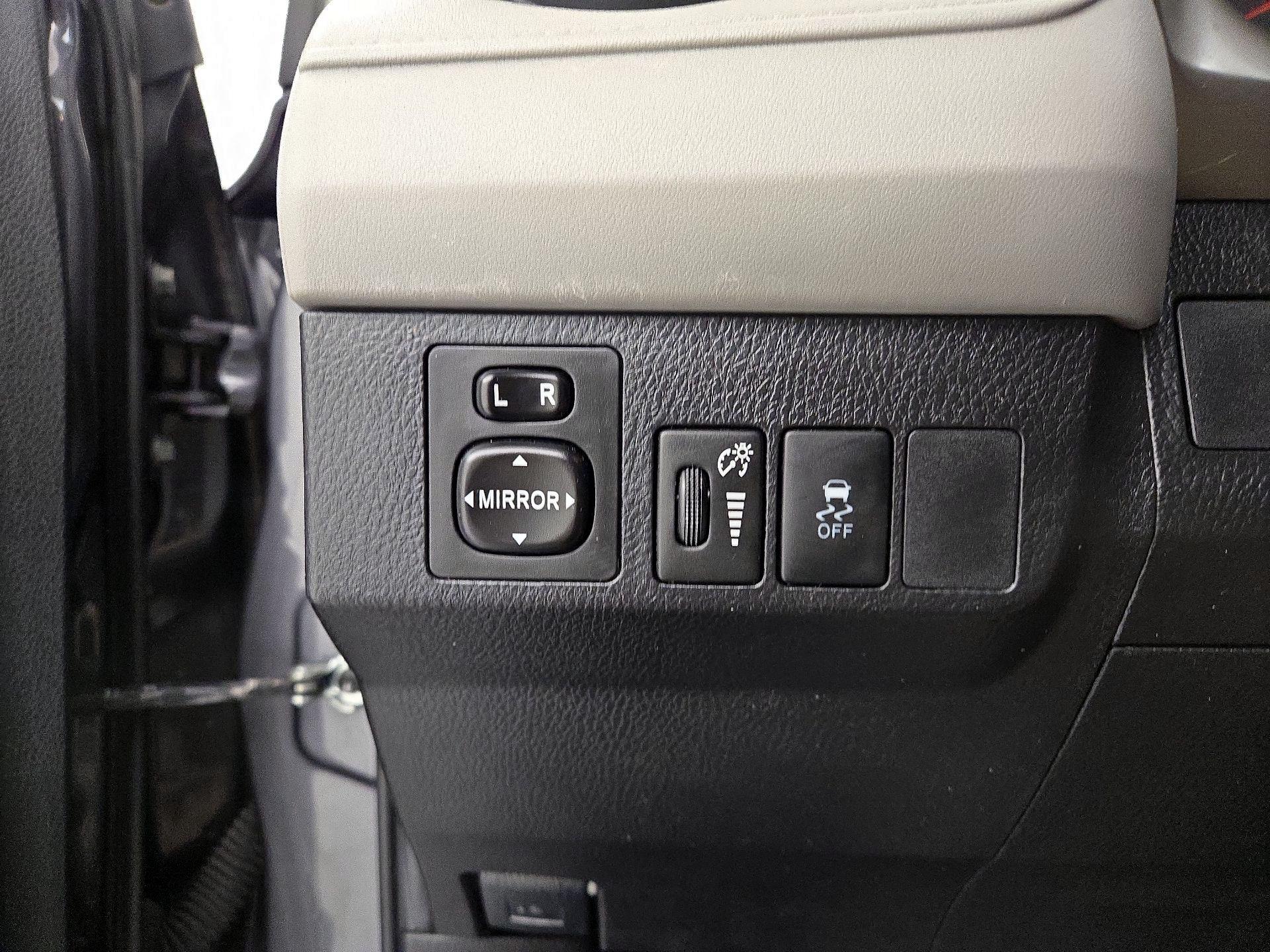 Thumbnail: 2015 Toyota RAV4 - 13