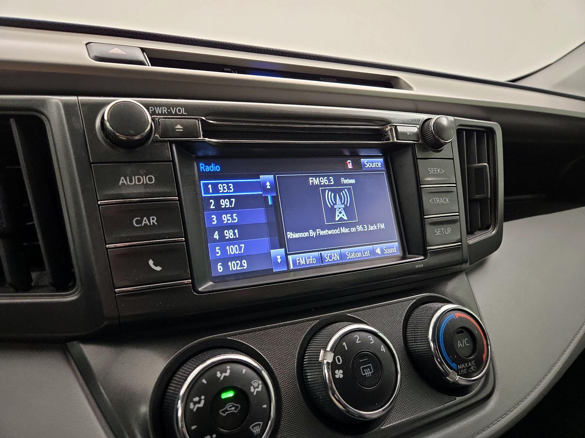 Thumbnail: 2015 Toyota RAV4 - 15