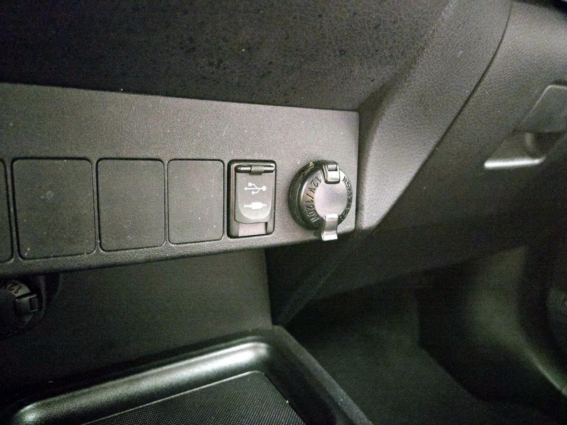 Thumbnail: 2015 Toyota RAV4 - 18