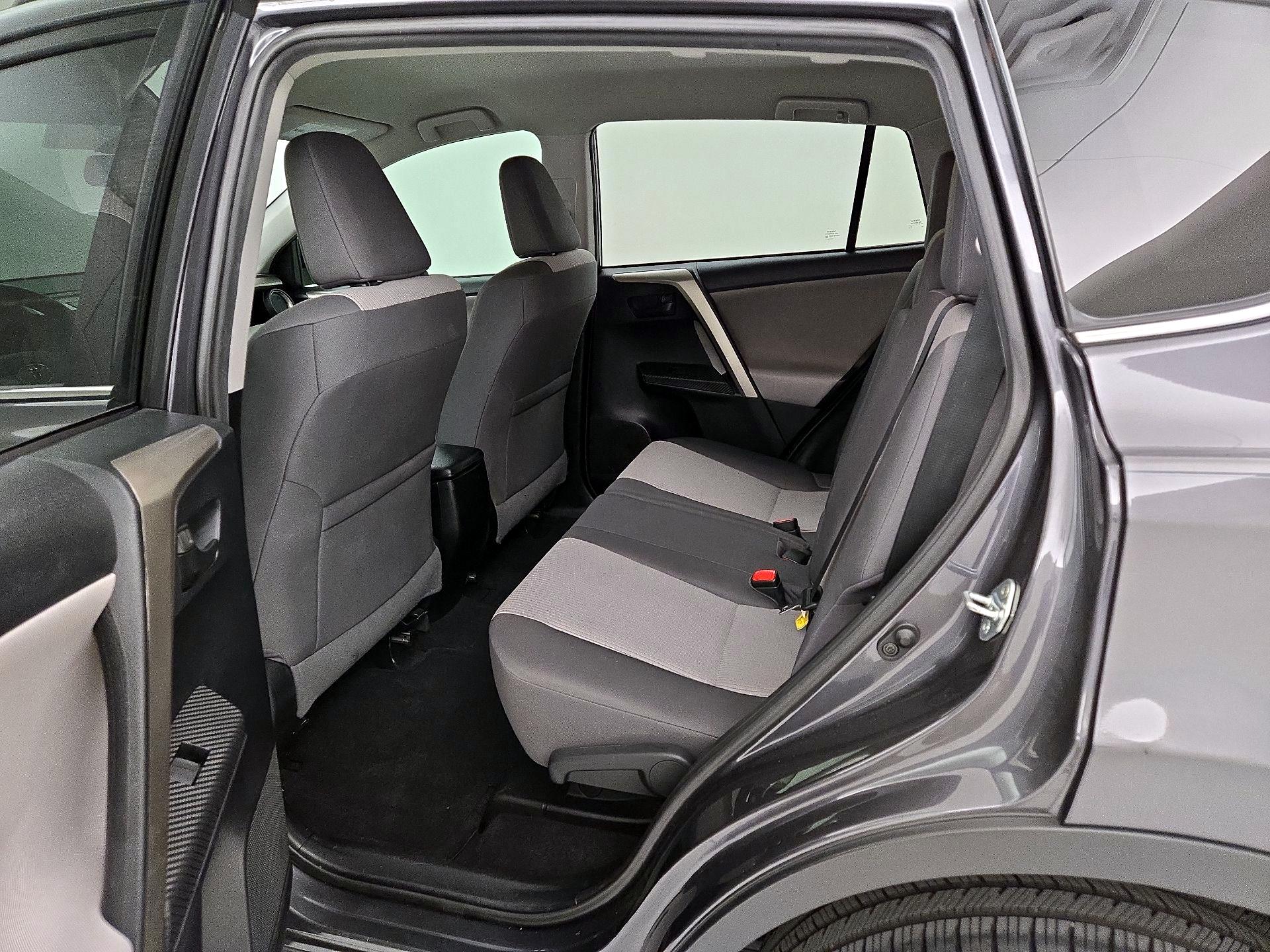 Thumbnail: 2015 Toyota RAV4 - 19