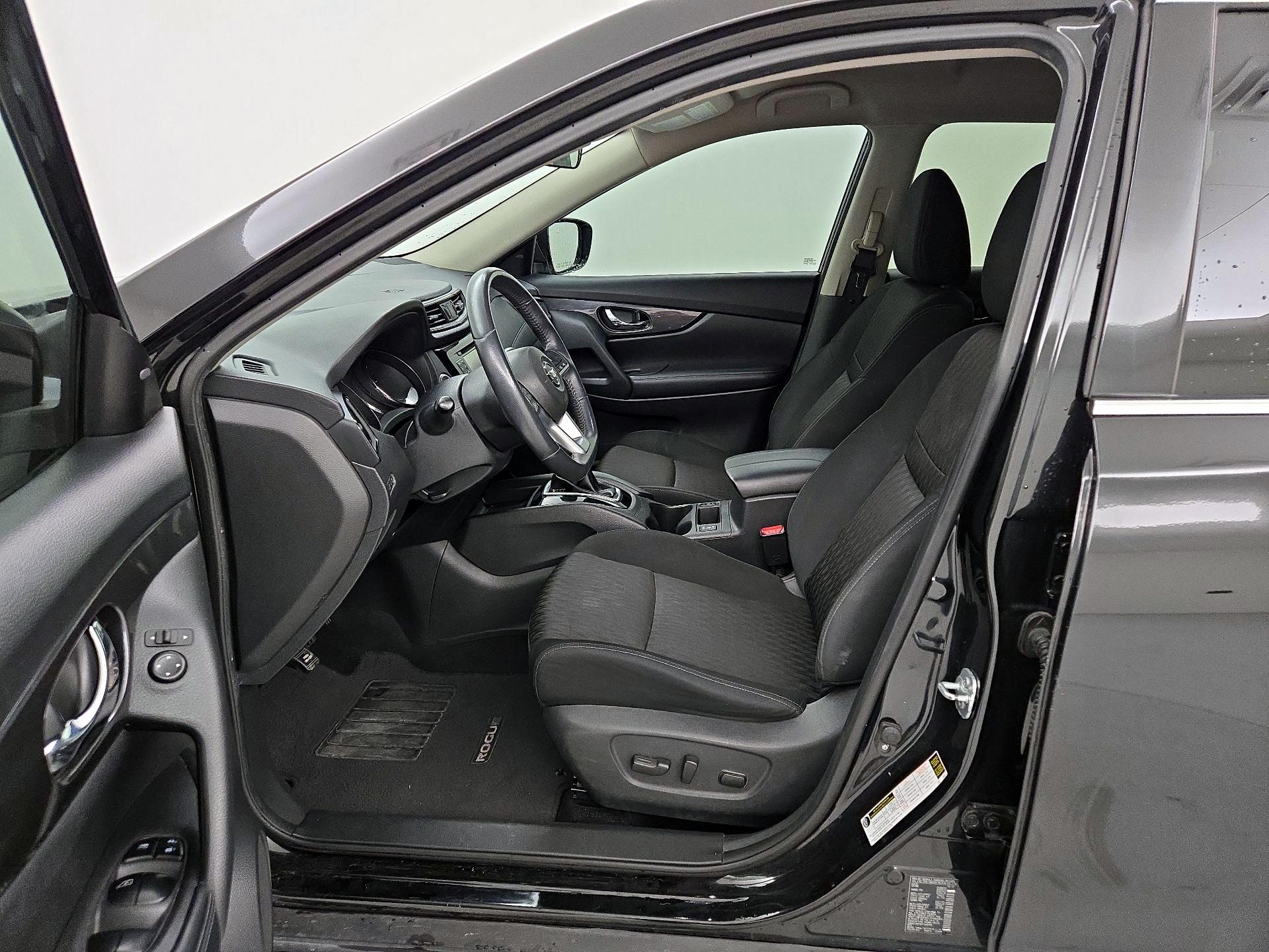 Thumbnail: 2017 Nissan Rogue - 11