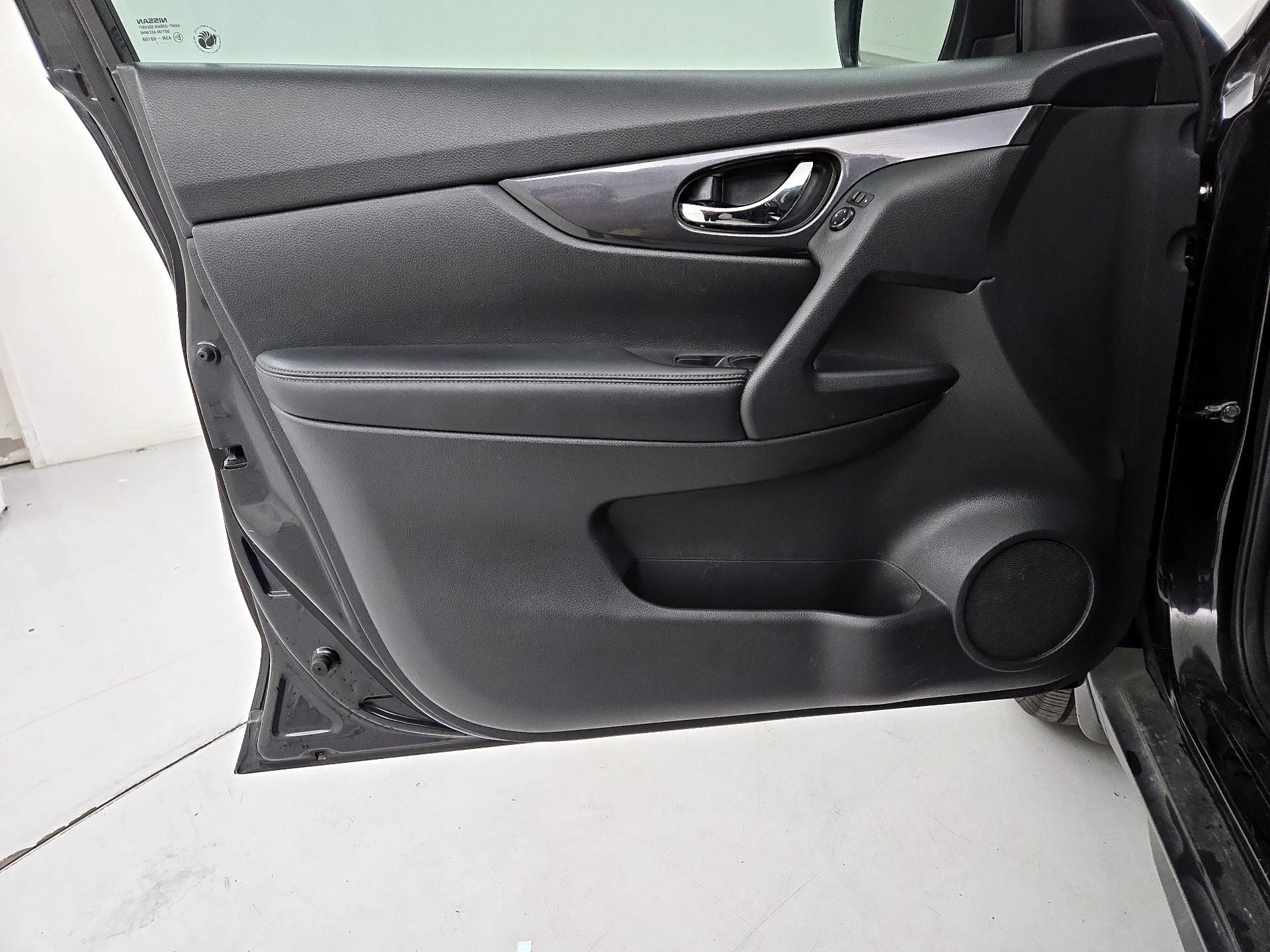 Thumbnail: 2017 Nissan Rogue - 12