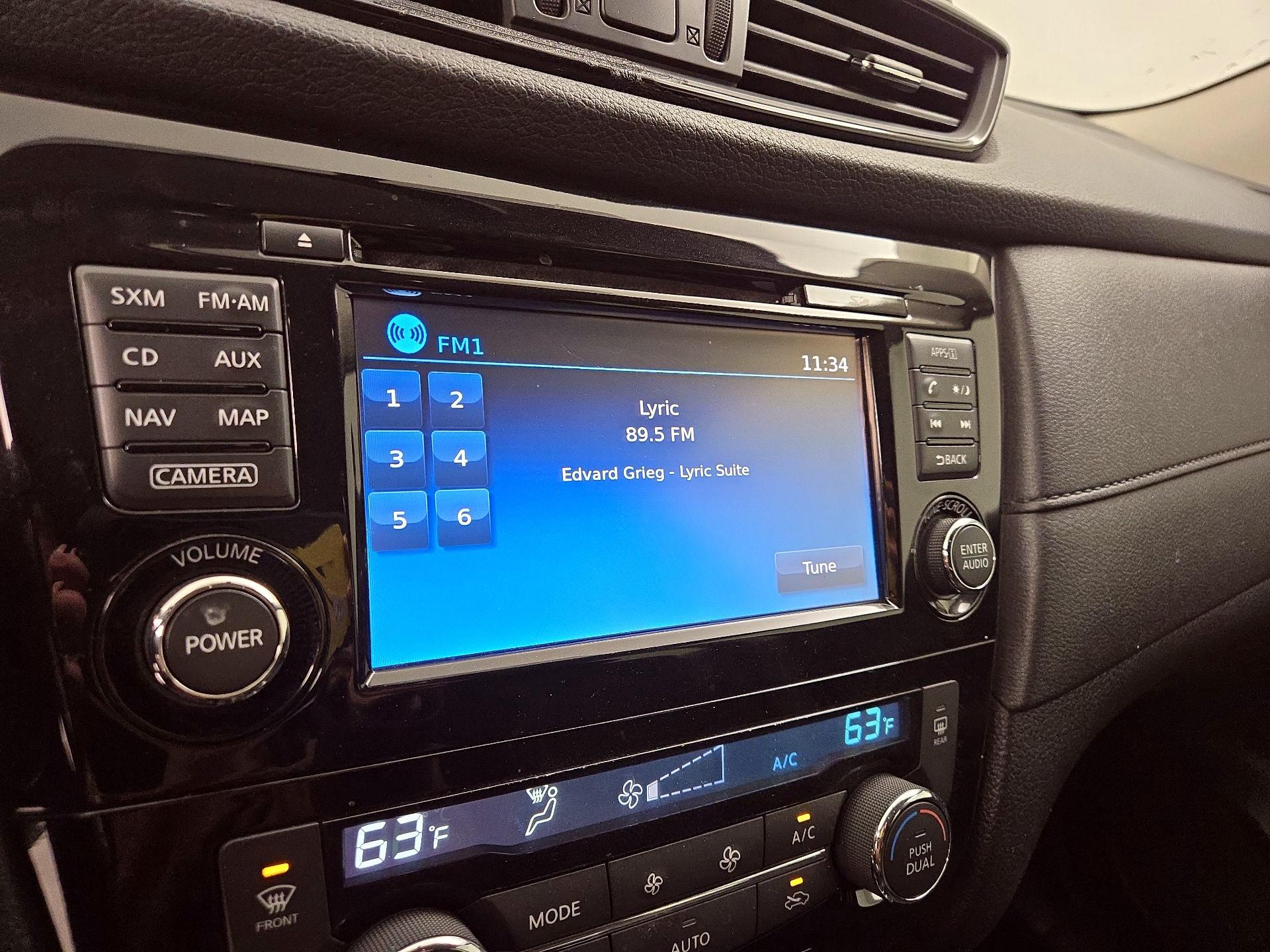 Thumbnail: 2017 Nissan Rogue - 16