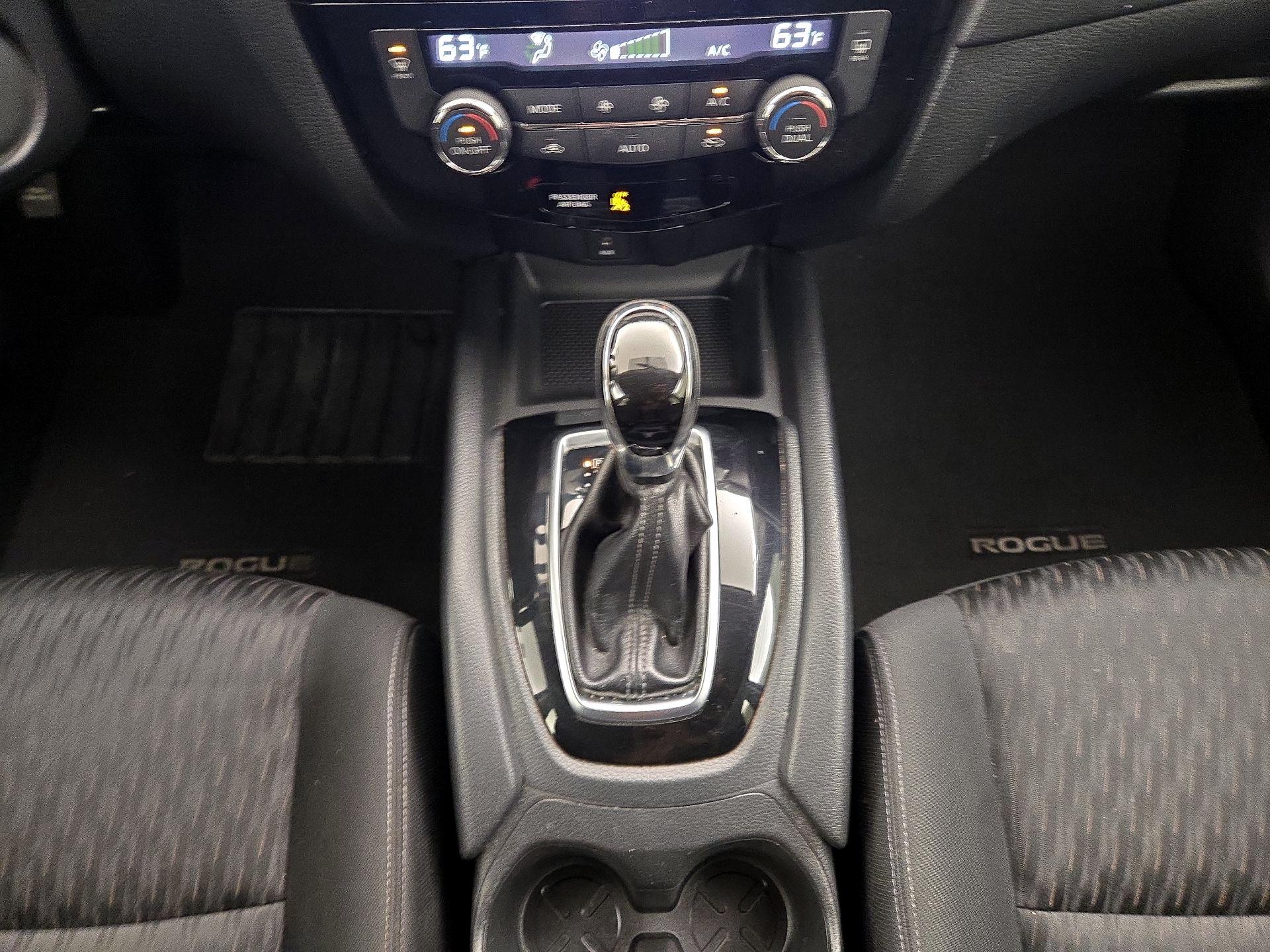 Thumbnail: 2017 Nissan Rogue - 18