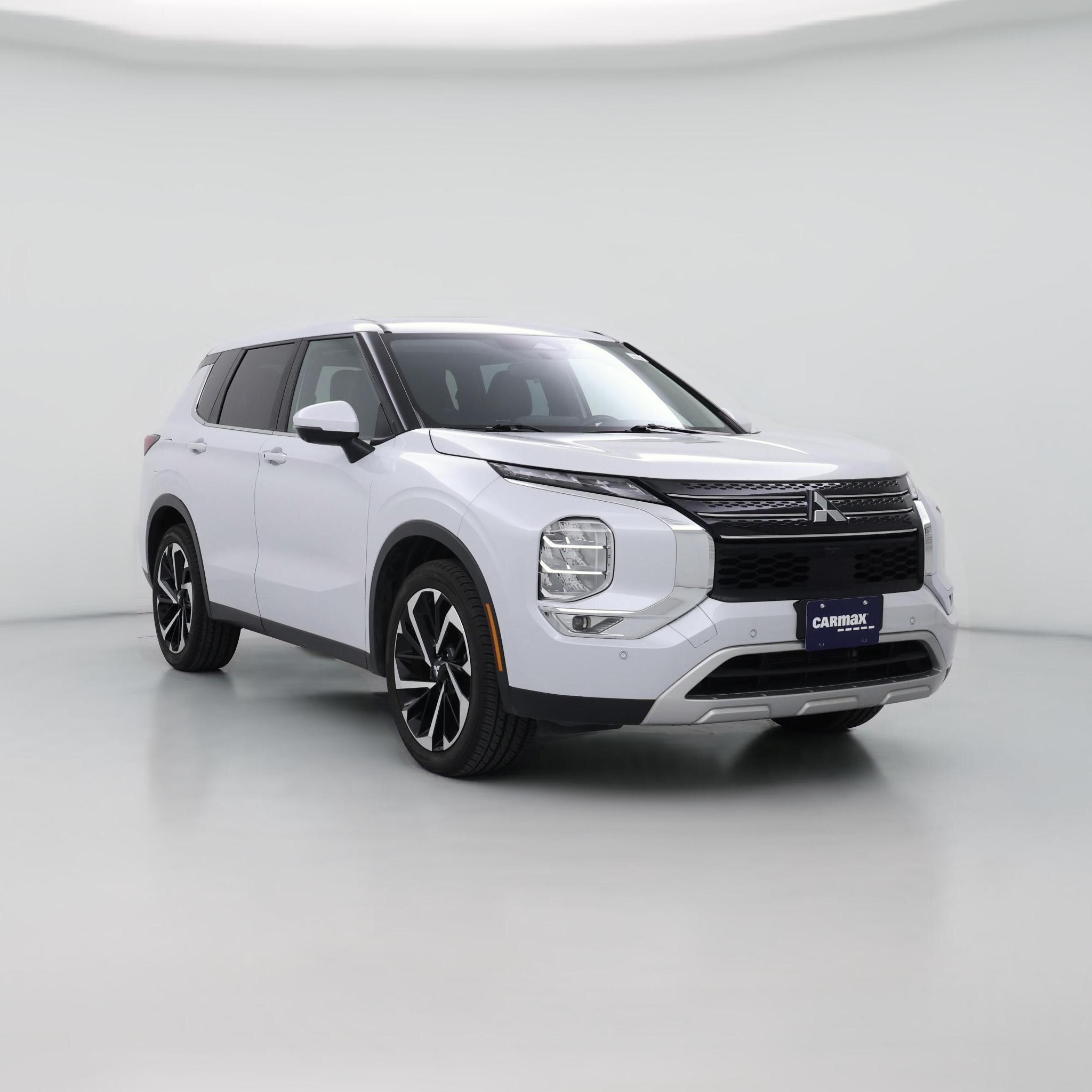 Thumbnail: 2023 Mitsubishi Outlander - 1
