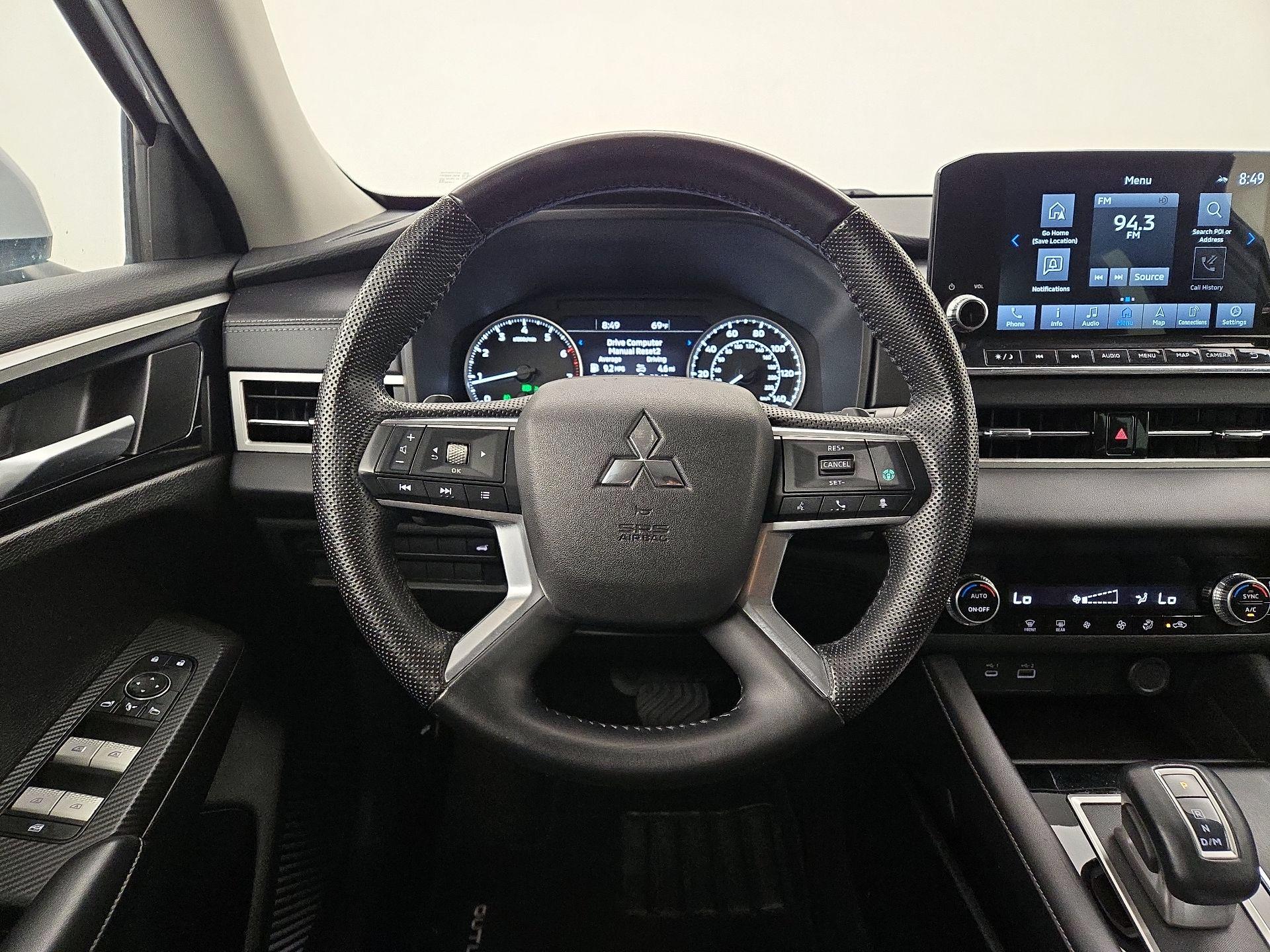 Thumbnail: 2023 Mitsubishi Outlander - 10