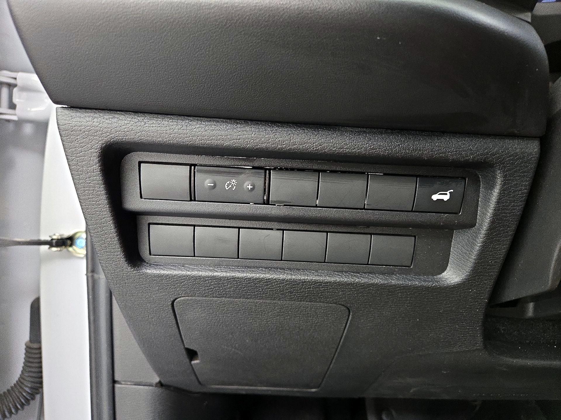 Thumbnail: 2023 Mitsubishi Outlander - 13