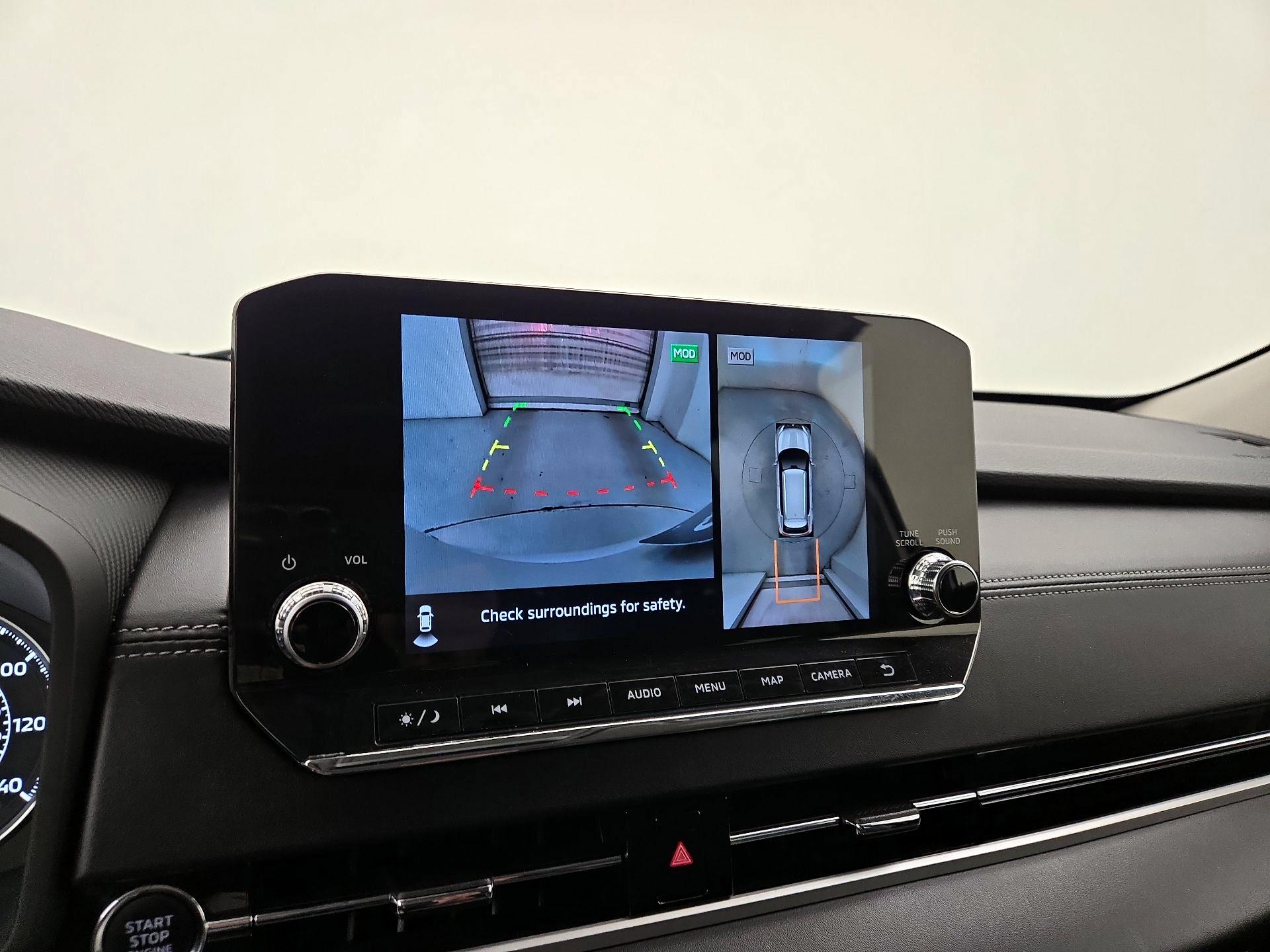 Thumbnail: 2023 Mitsubishi Outlander - 15