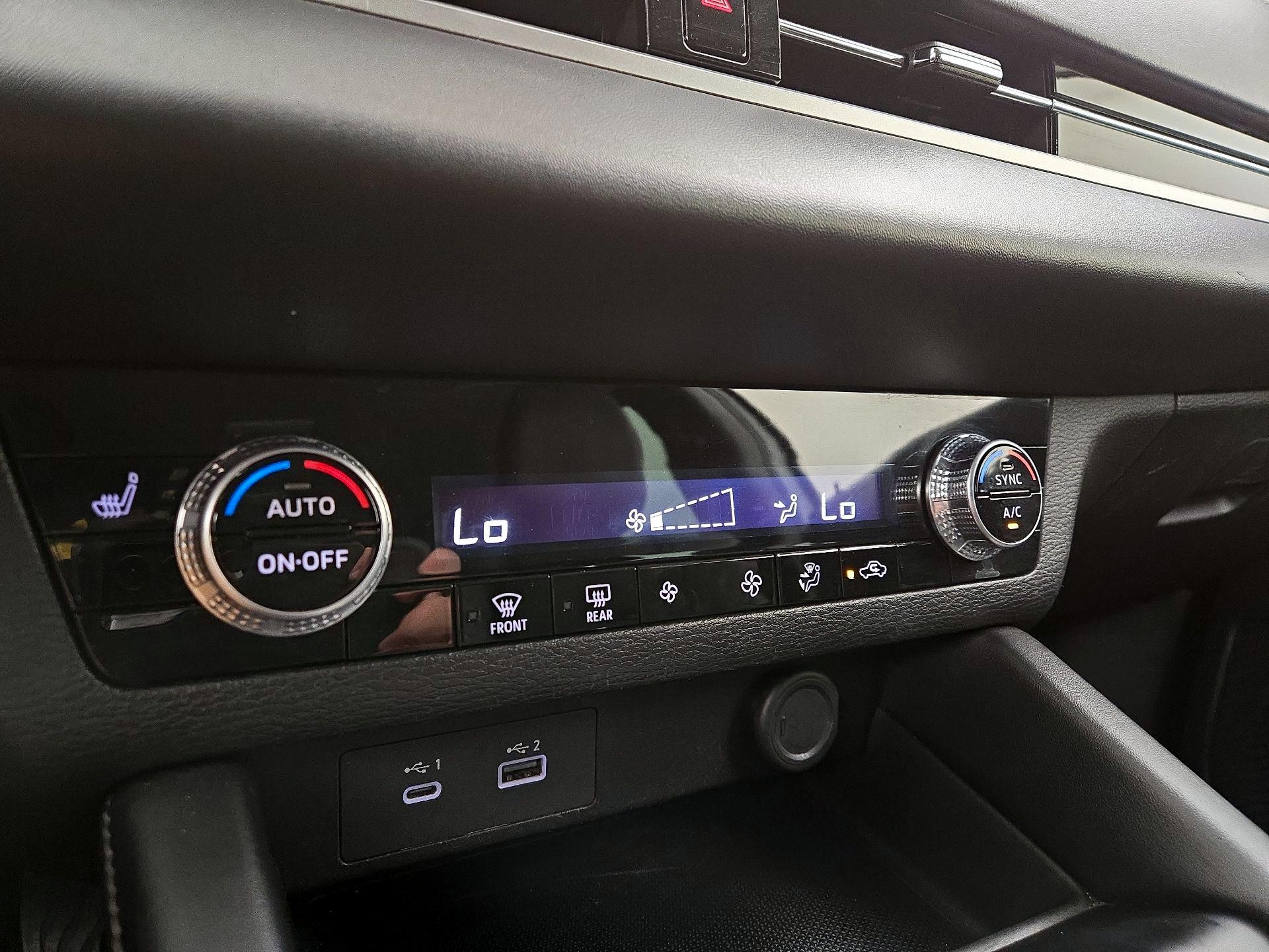 Thumbnail: 2023 Mitsubishi Outlander - 17