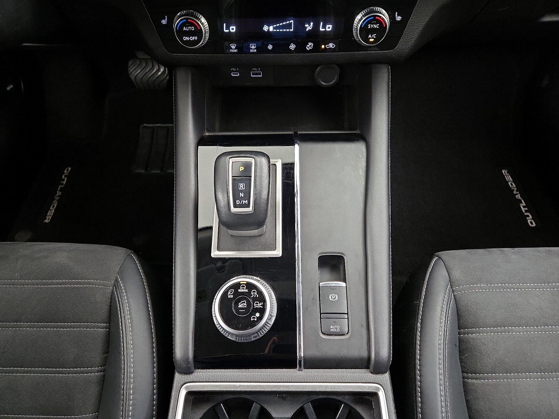 Thumbnail: 2023 Mitsubishi Outlander - 18