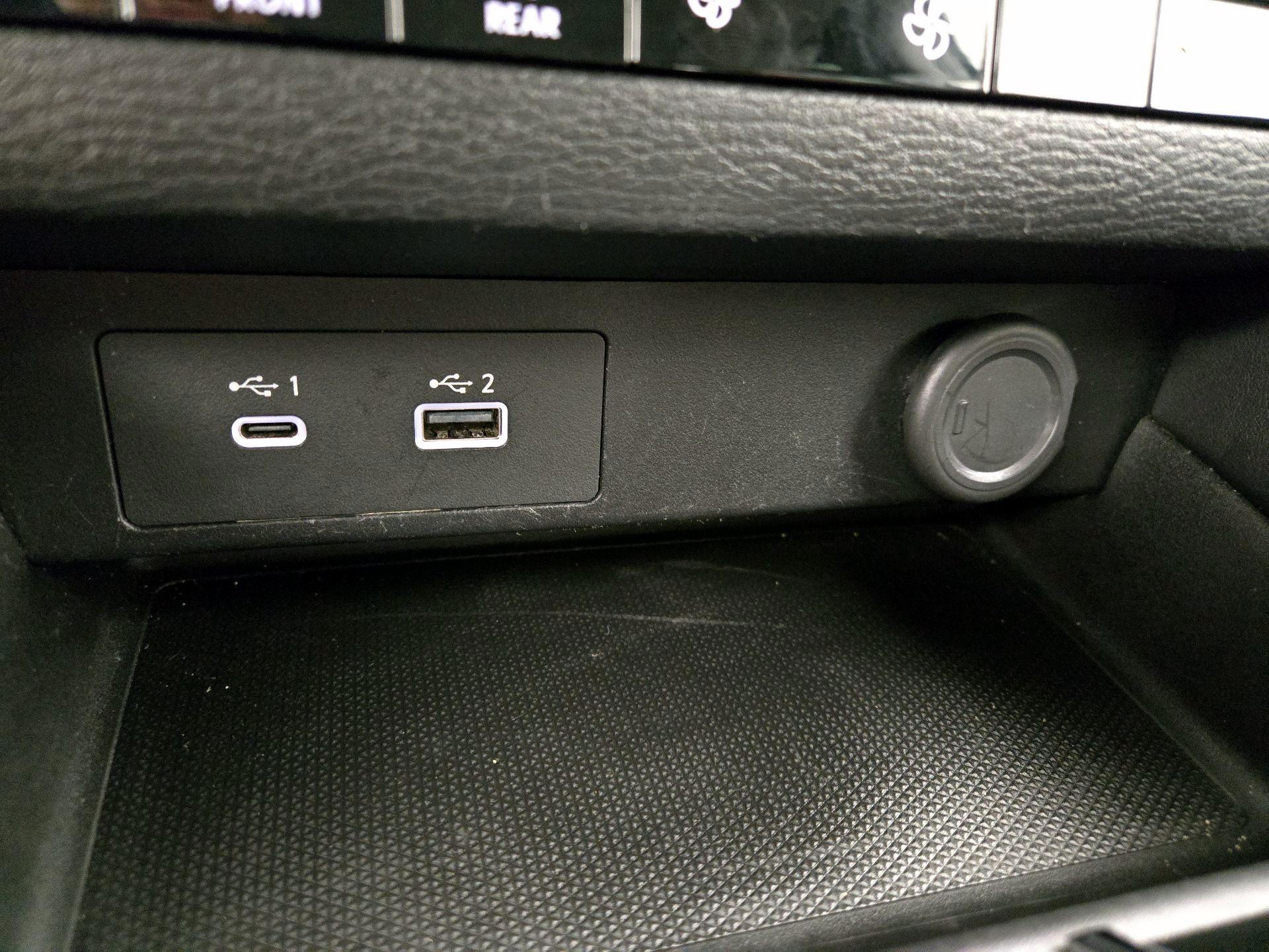 Thumbnail: 2023 Mitsubishi Outlander - 19