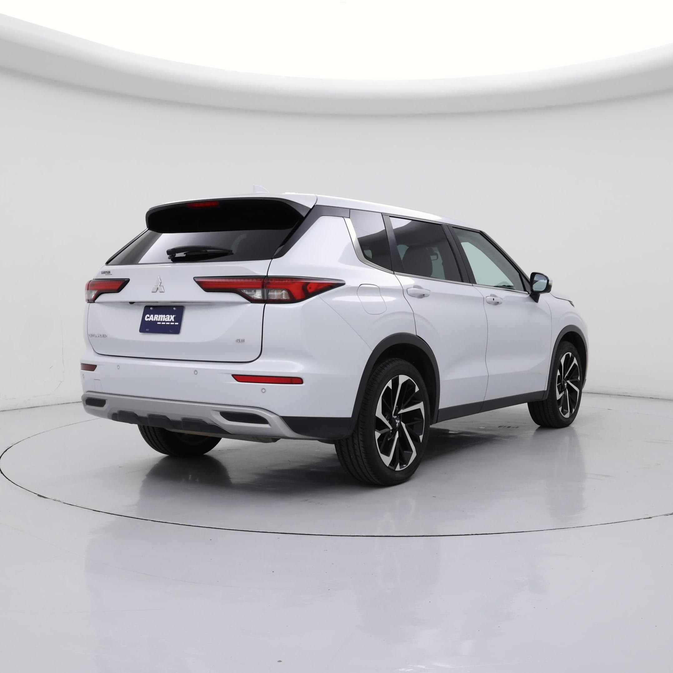 Thumbnail: 2023 Mitsubishi Outlander - 8