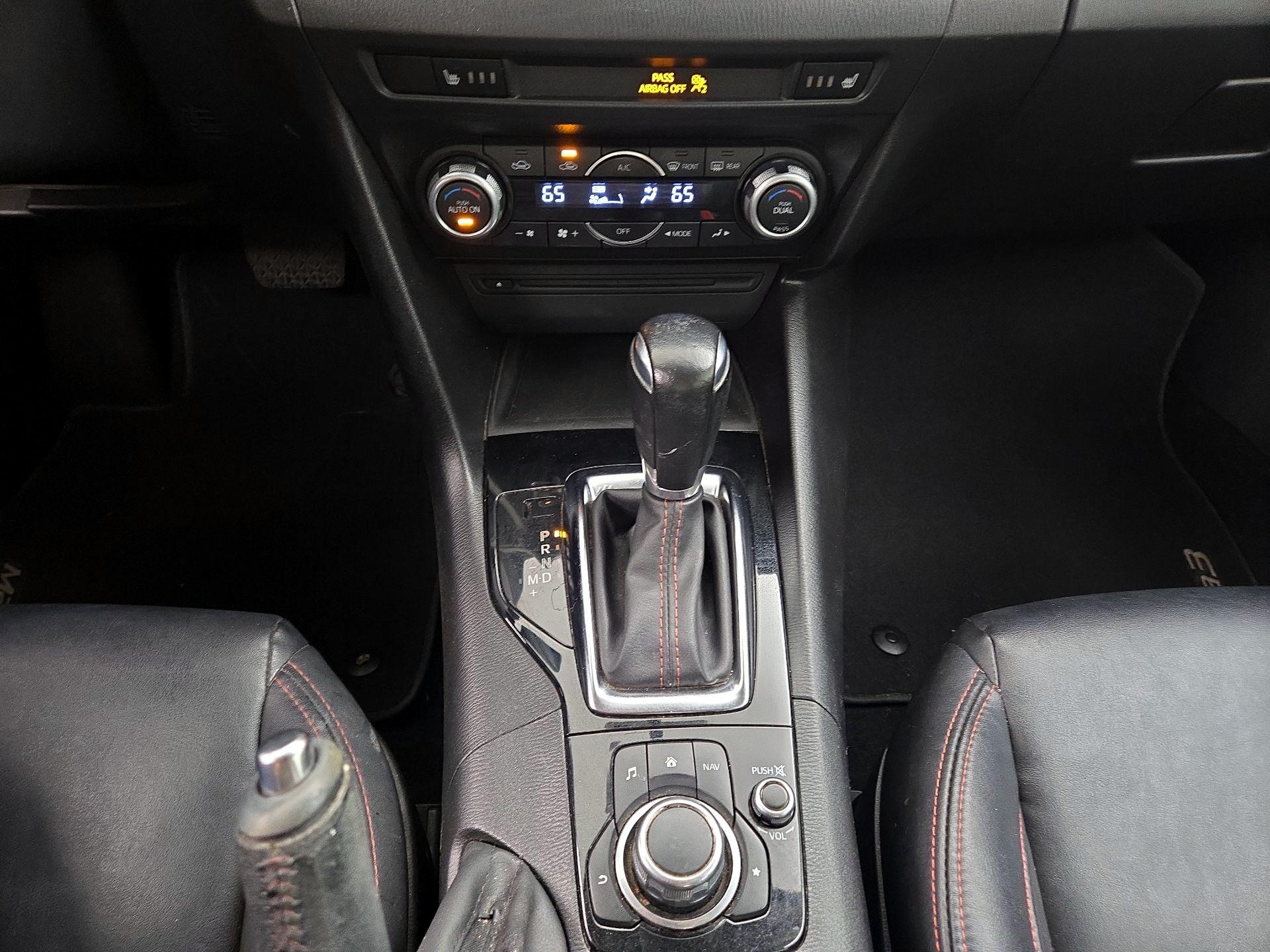 Thumbnail: 2015 Mazda Mazda3 - 18