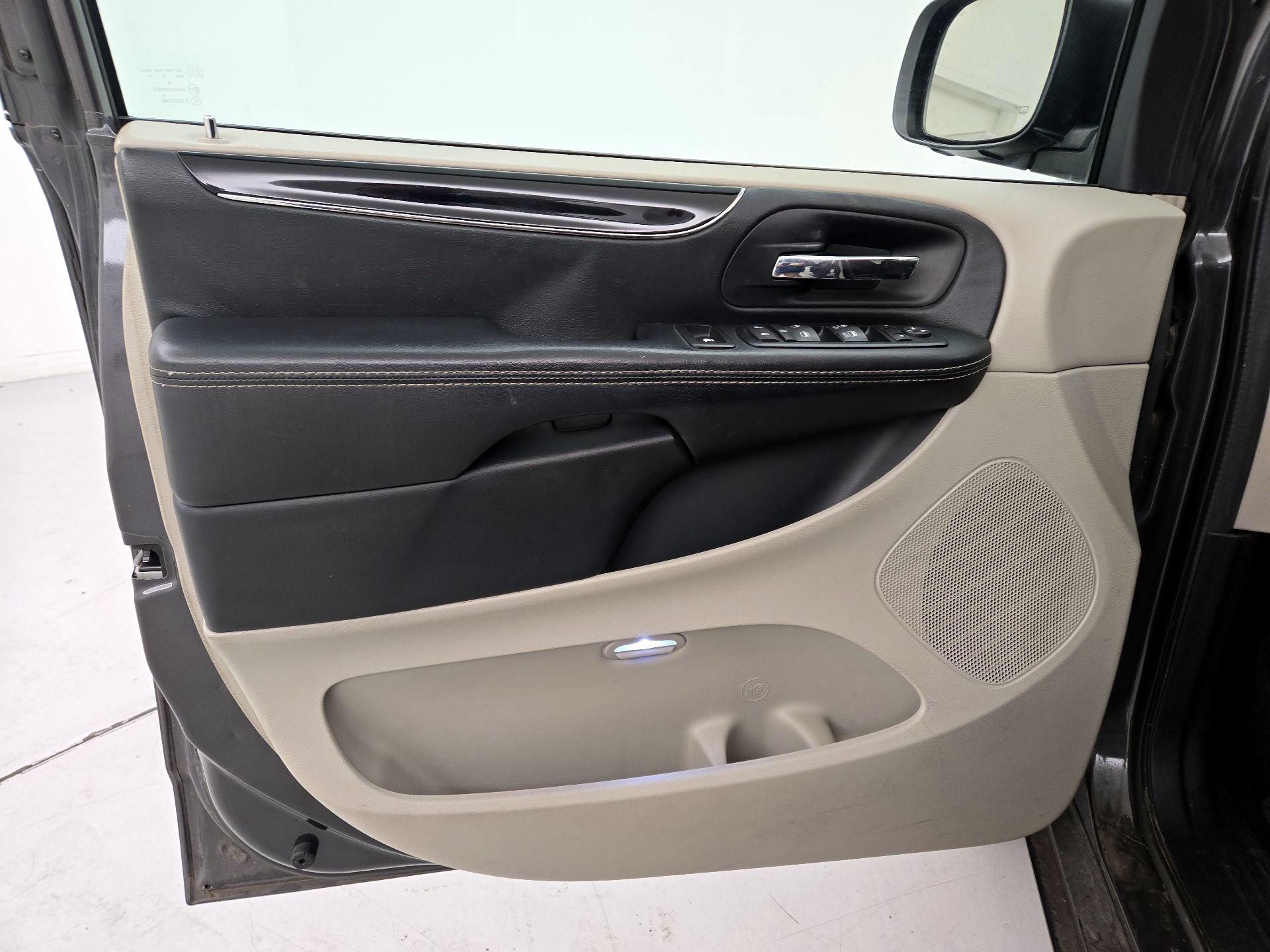 Thumbnail: 2015 Dodge Grand Caravan - 12