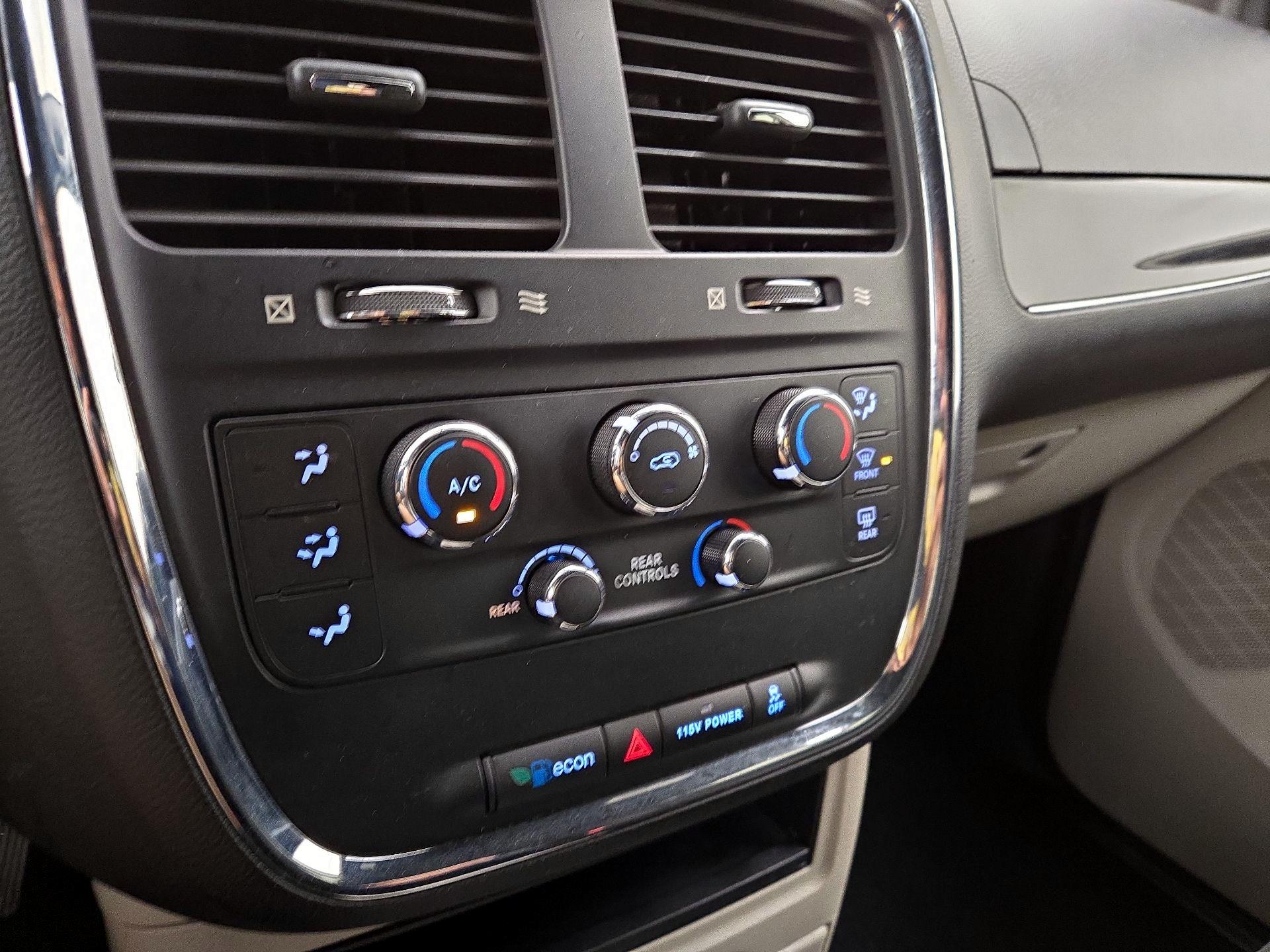 Thumbnail: 2015 Dodge Grand Caravan - 16