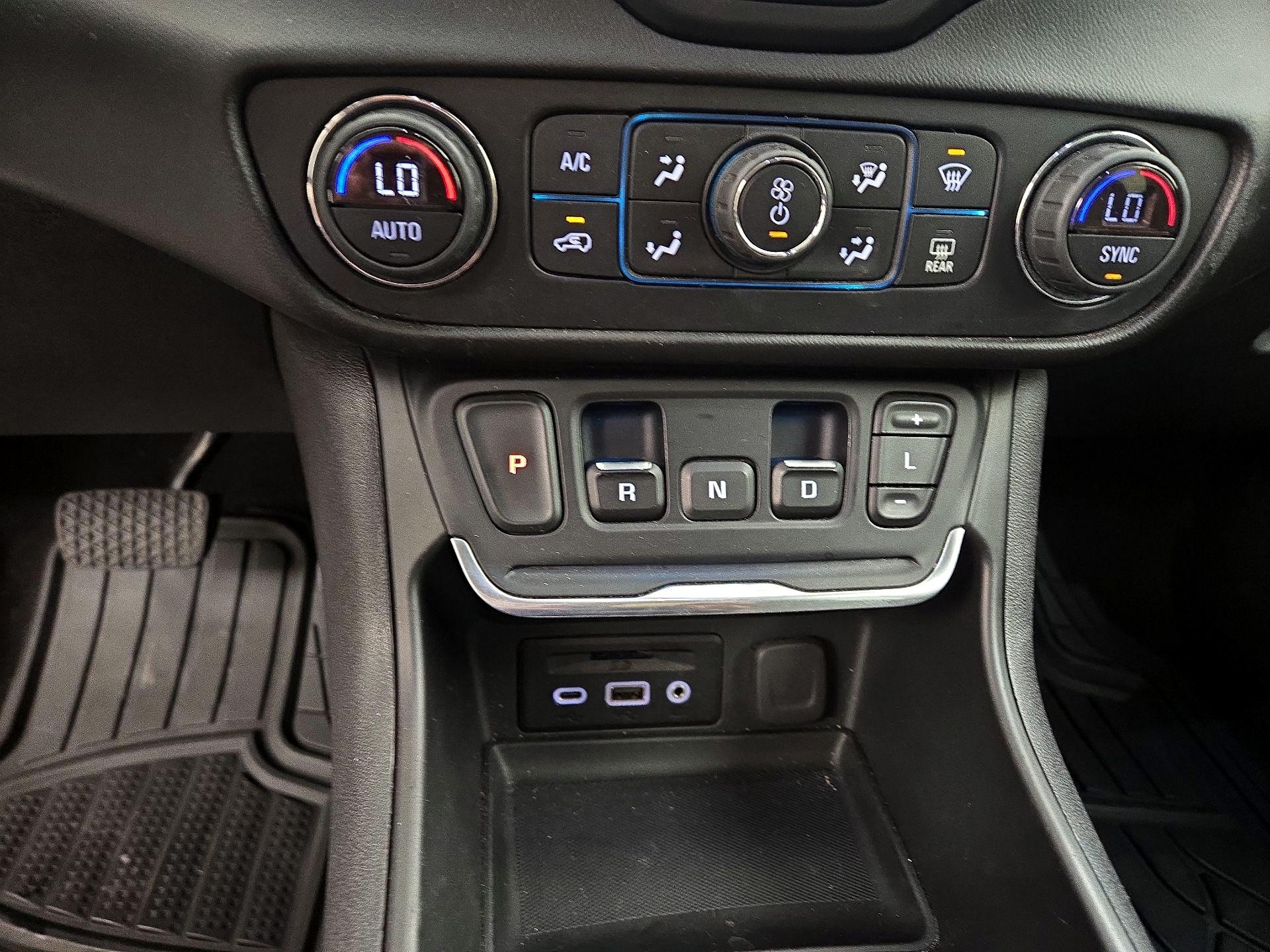 Thumbnail: 2020 GMC Terrain - 17